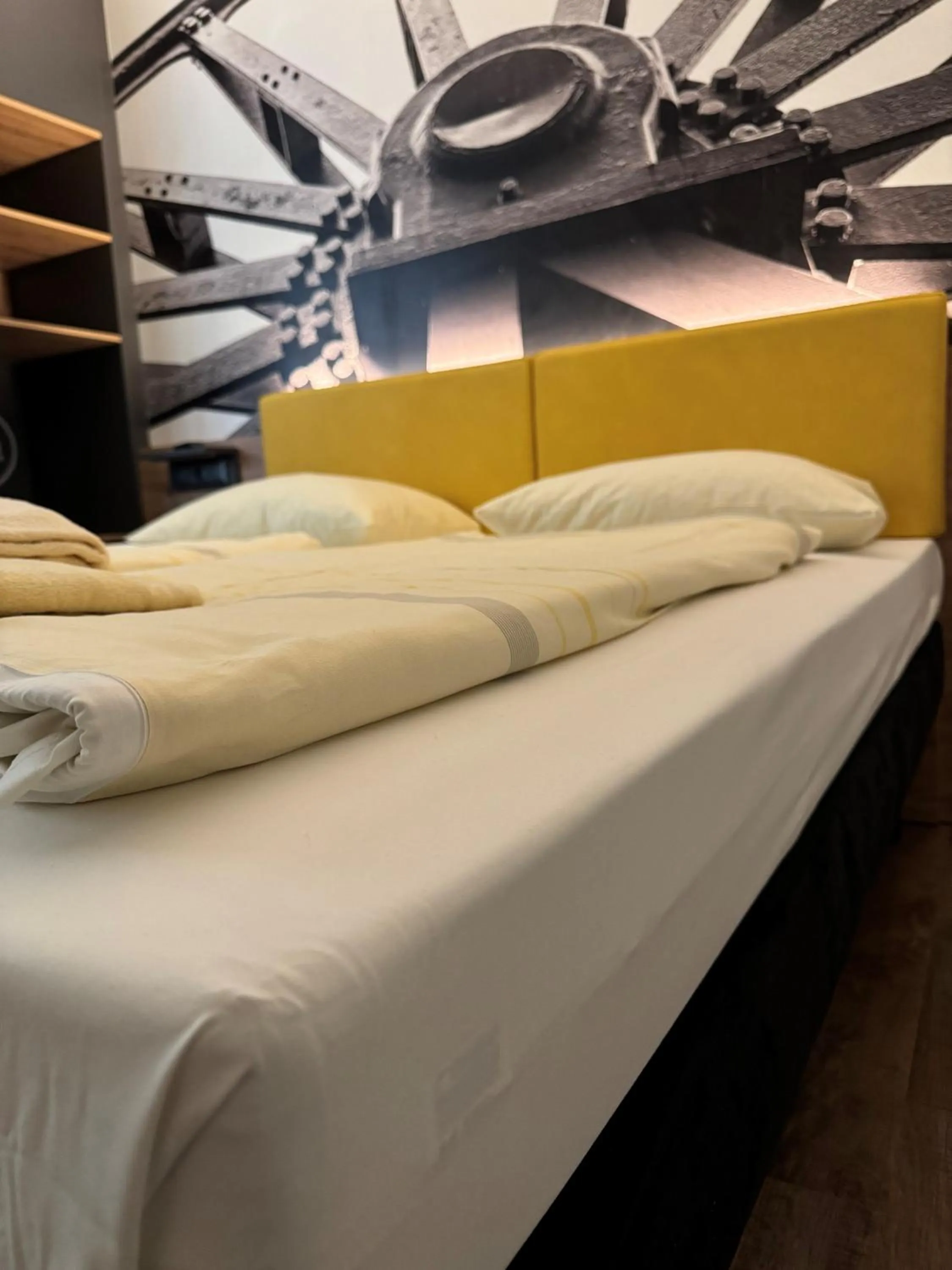 Bed in DJH Jugendgästehaus Adolph Kolping