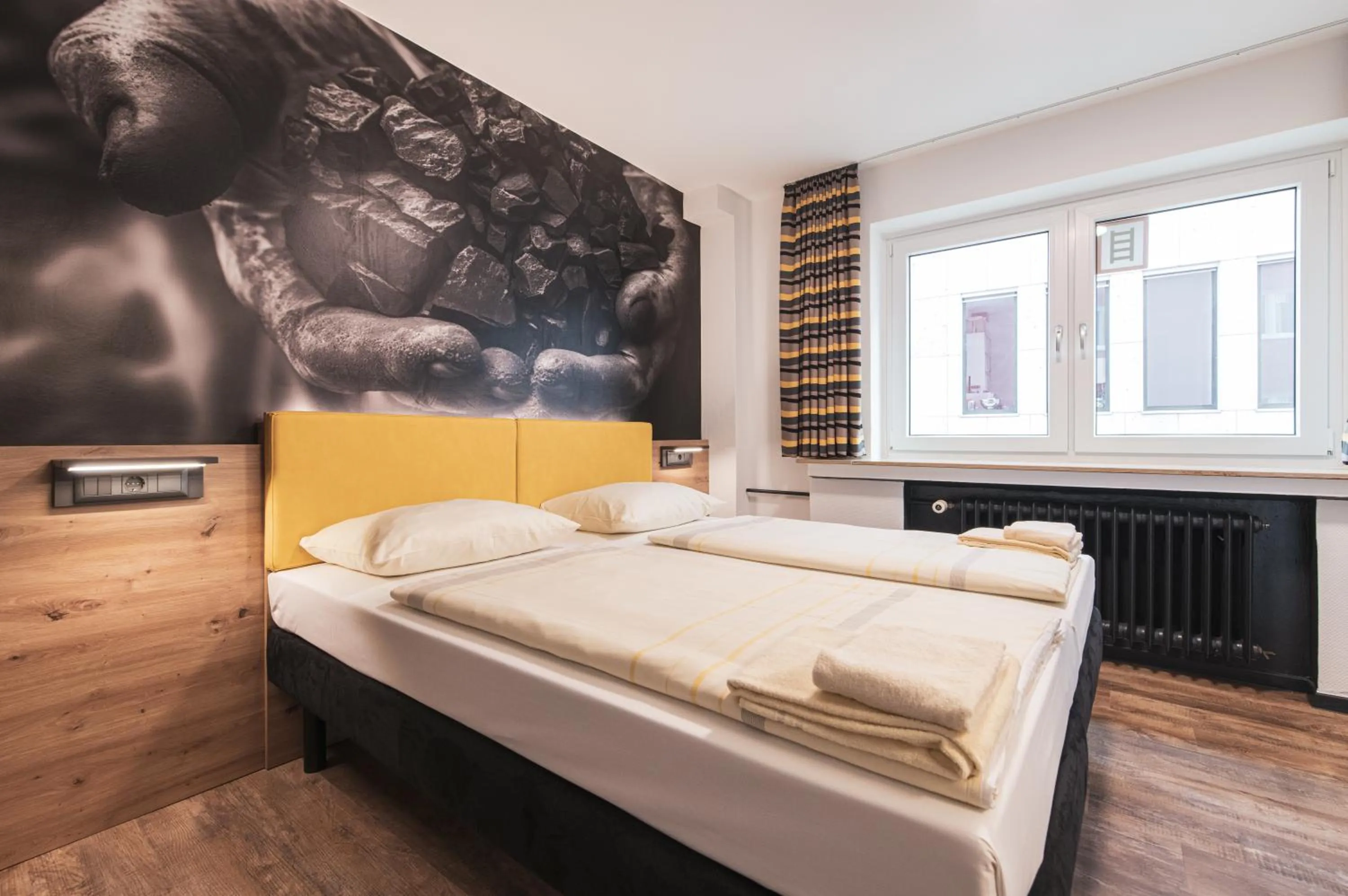 Bed in DJH Jugendgästehaus Adolph Kolping