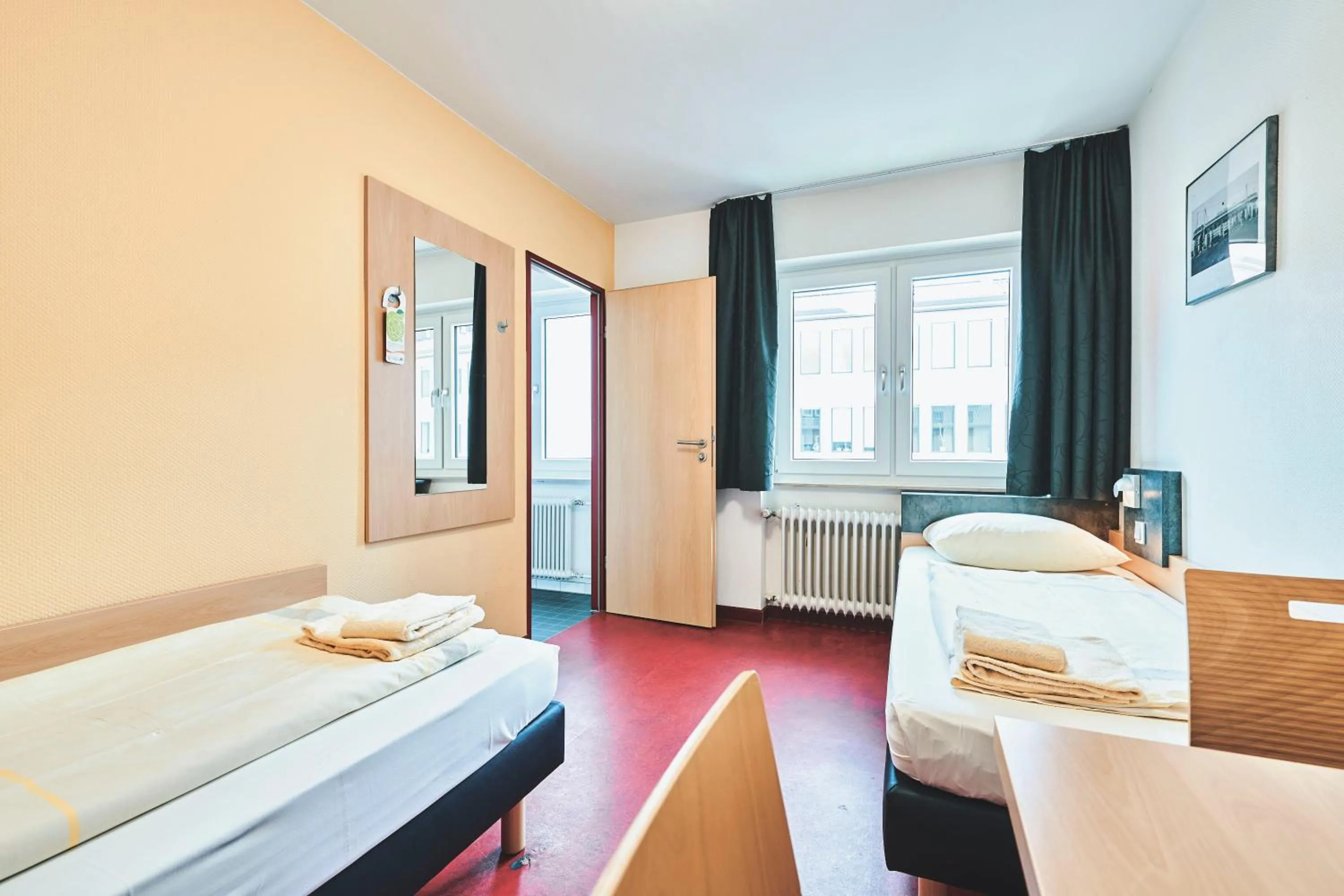 Bed in DJH Jugendgästehaus Adolph Kolping