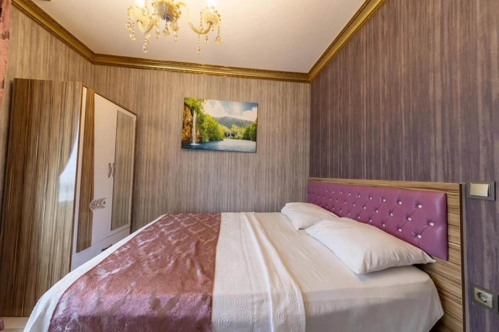 Bed in Royal Babil Suites Hotel