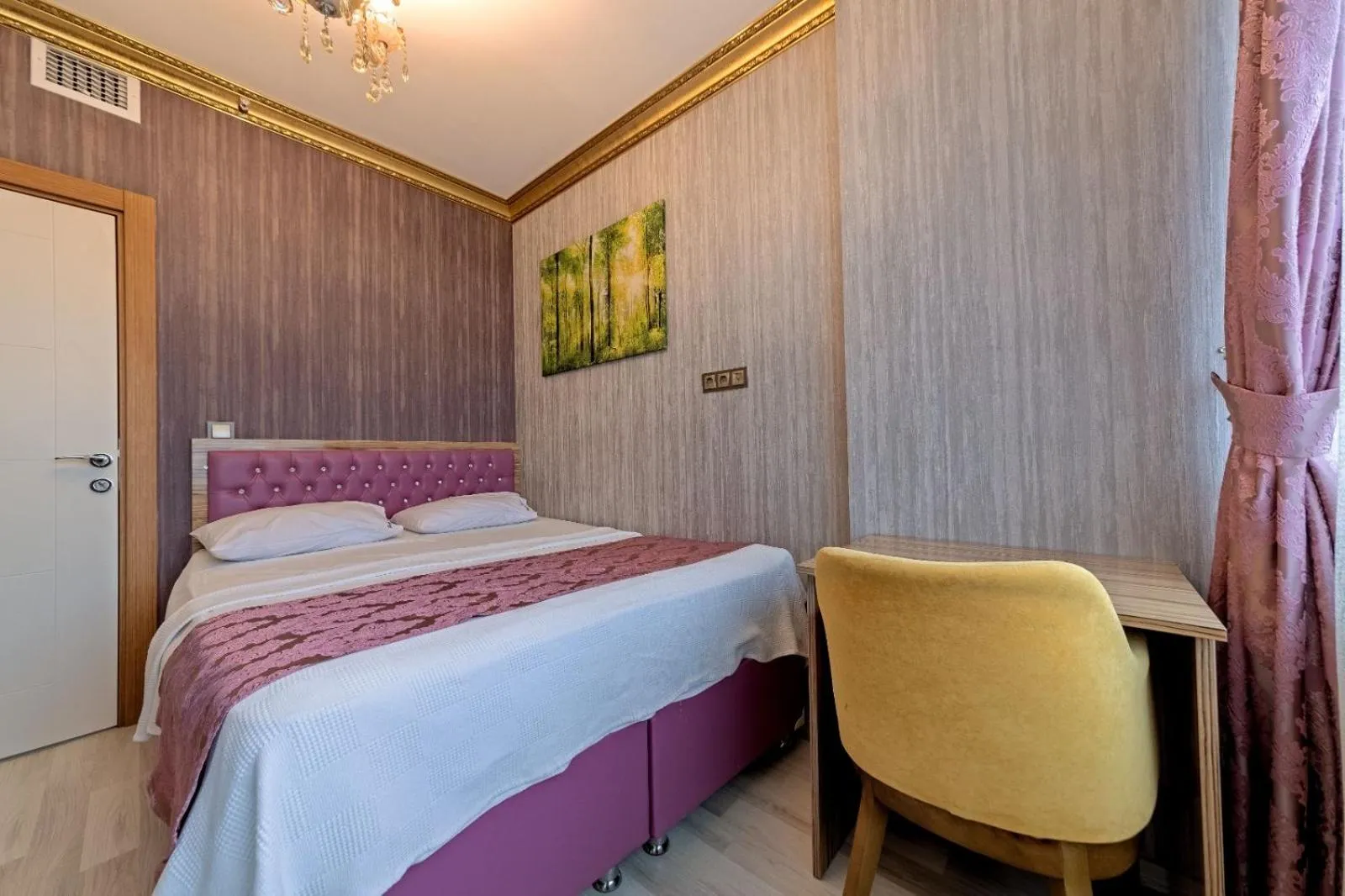 Bed in Royal Babil Suites Hotel