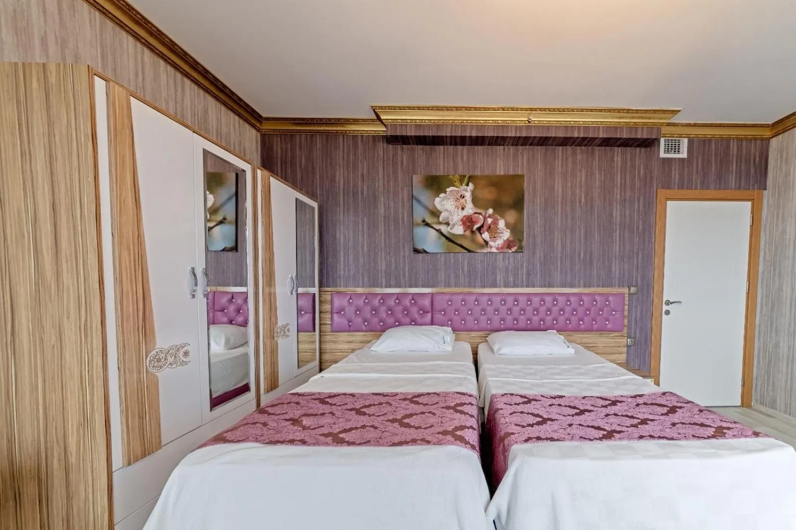 Bed in Royal Babil Suites Hotel