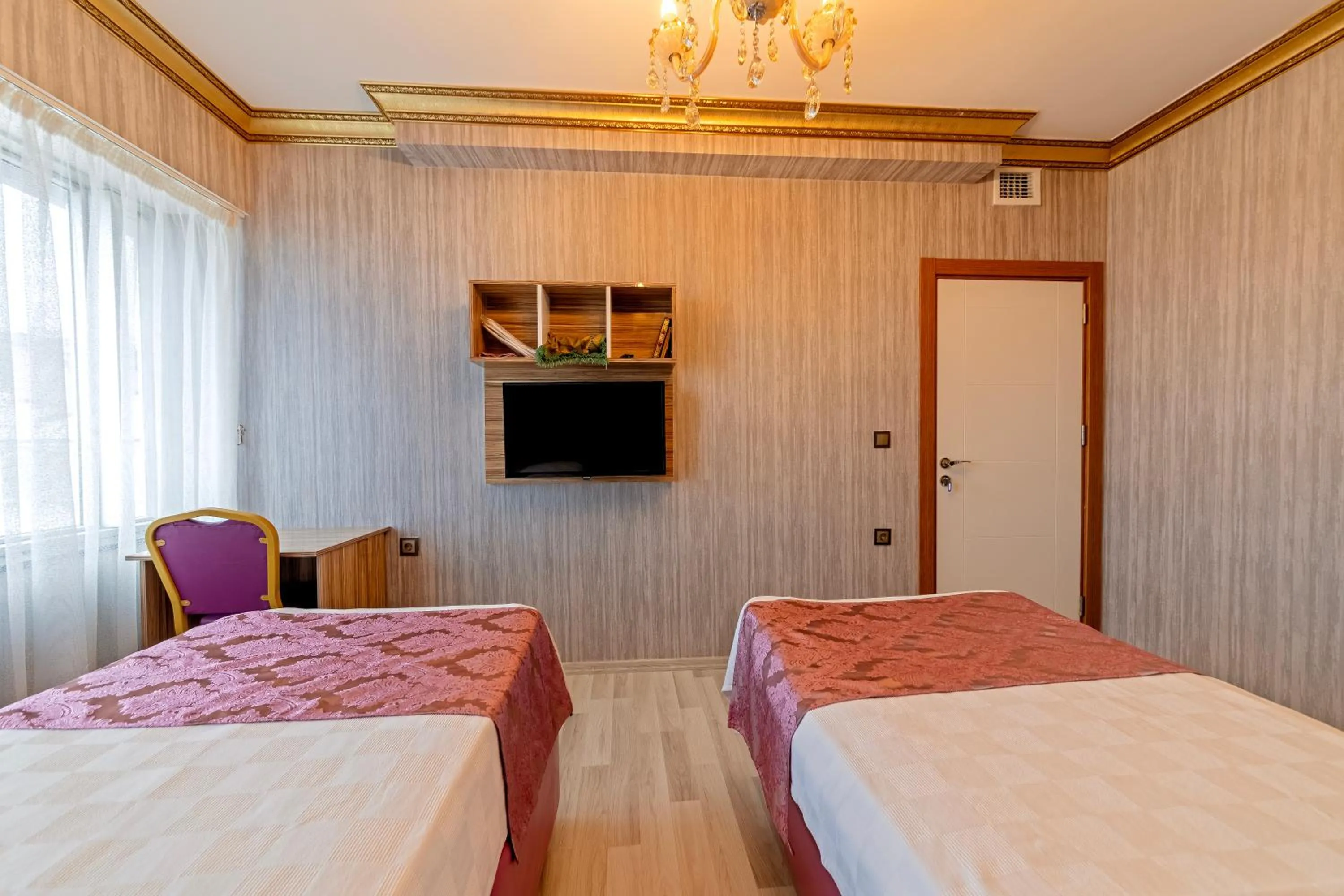 Bed in Royal Babil Suites Hotel