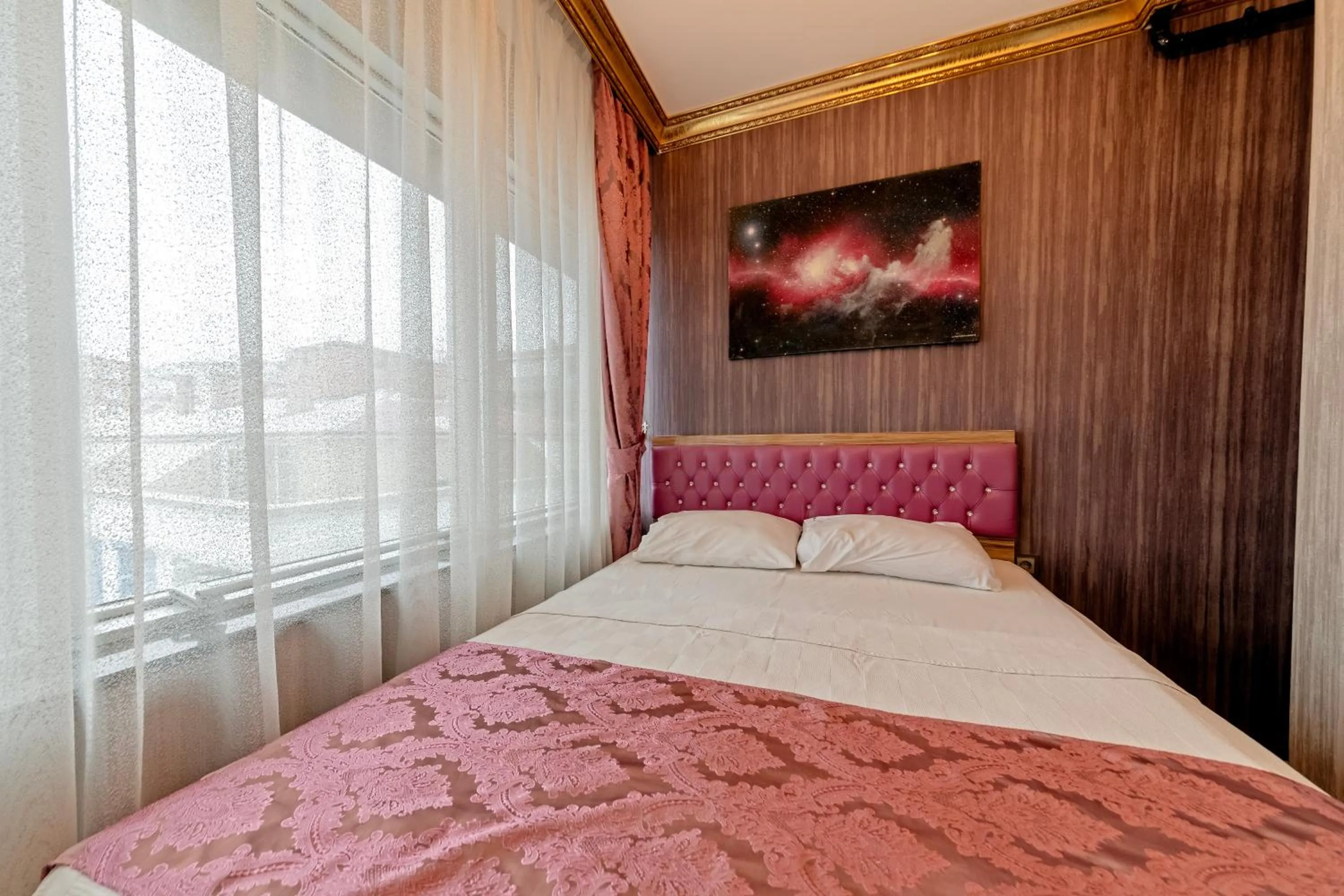 Bed in Royal Babil Suites Hotel