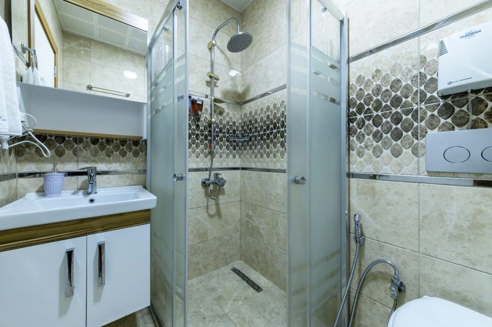 Shower in Royal Babil Suites Hotel