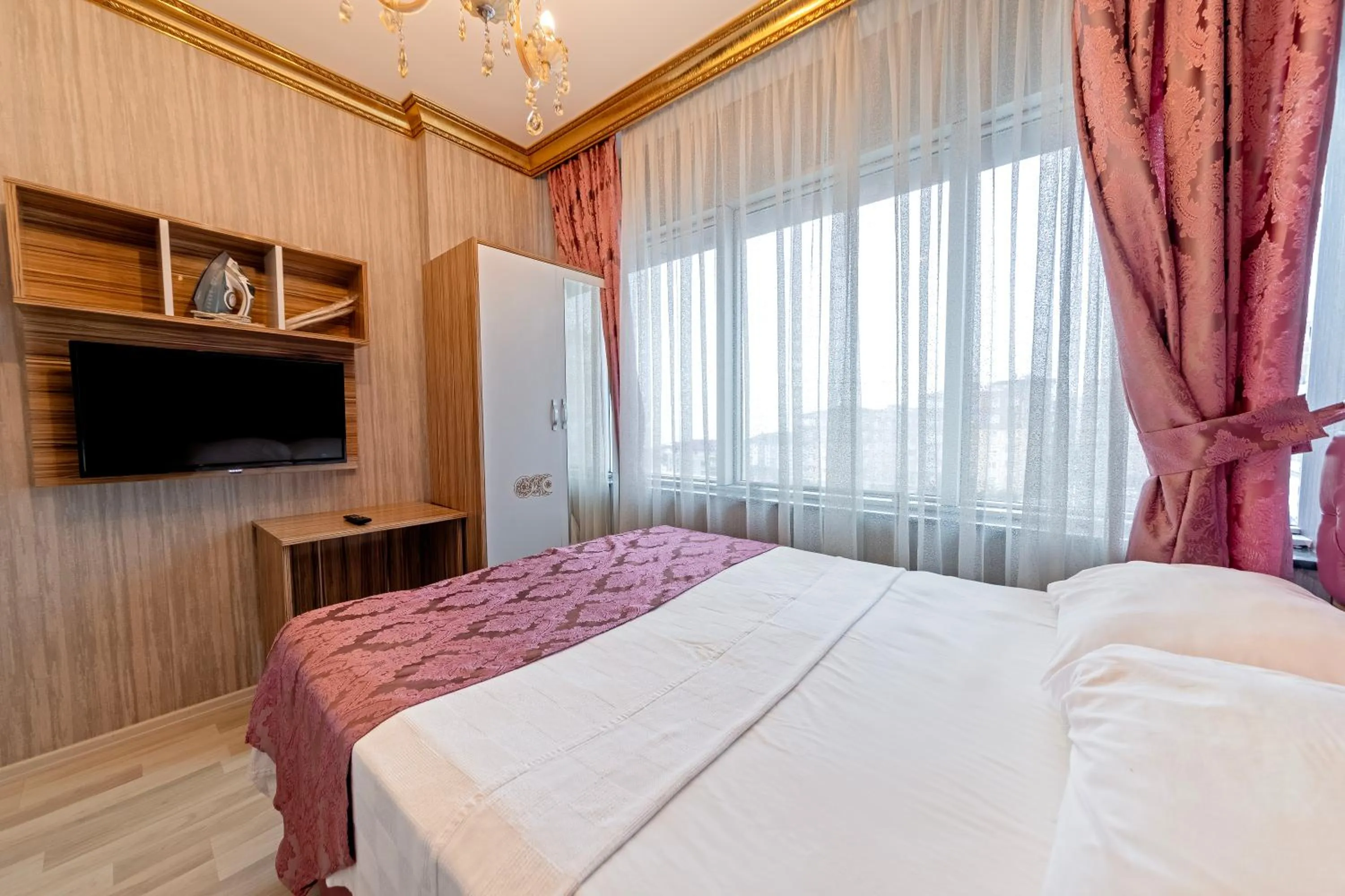 Bed in Royal Babil Suites Hotel