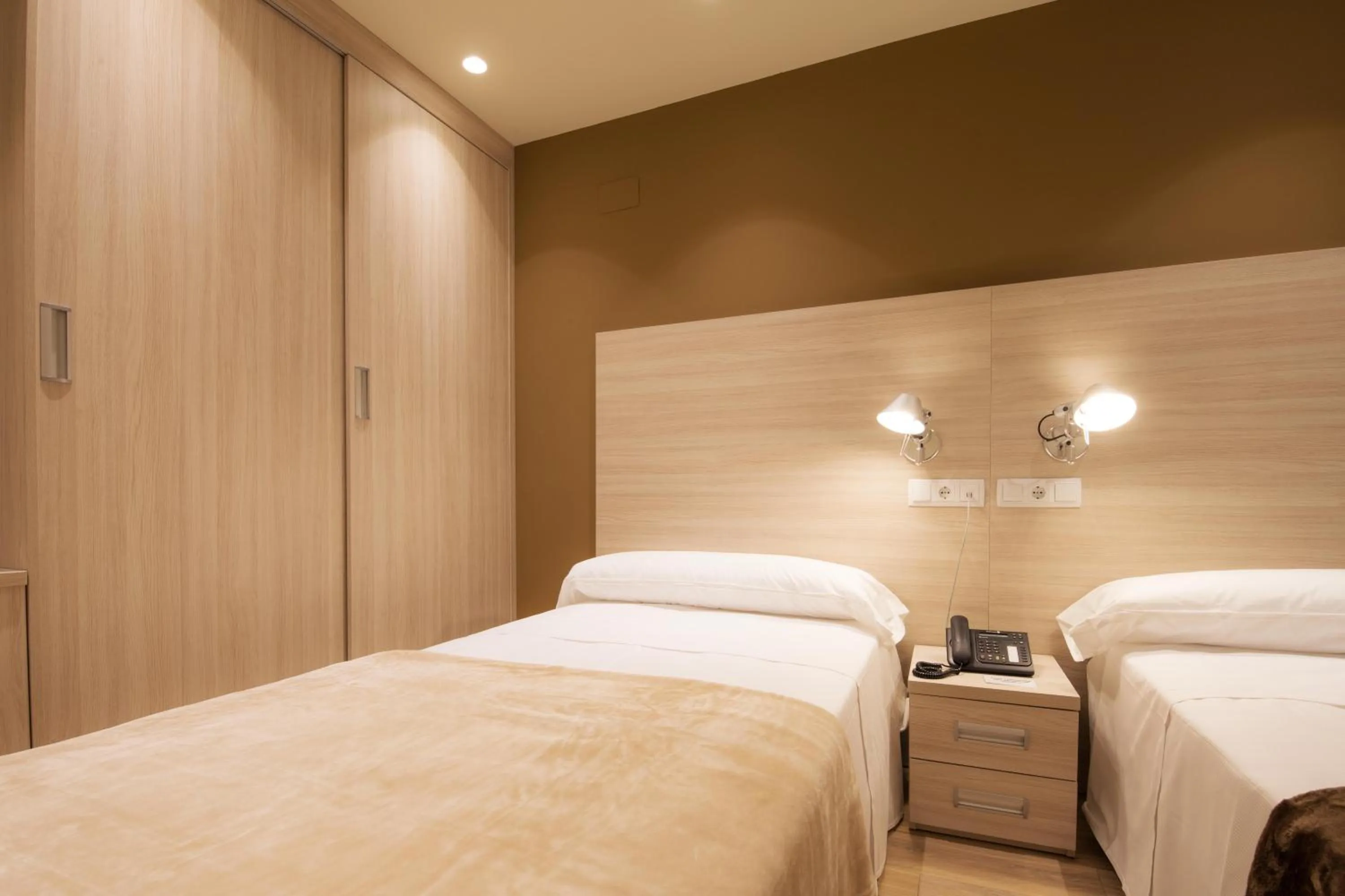 Other, Bed in Hotel Hormilla