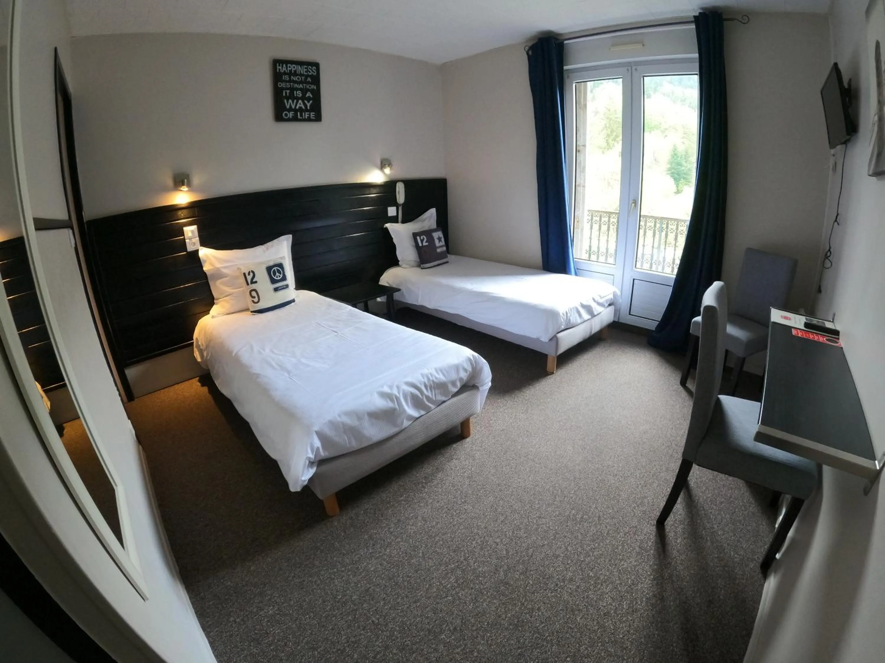 Bedroom, Bed in Hôtel de Londres