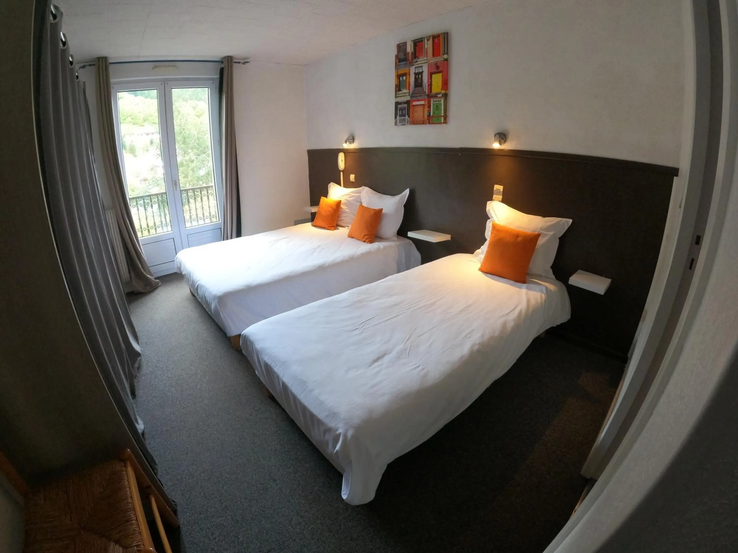 Bedroom, Bed in Hôtel de Londres