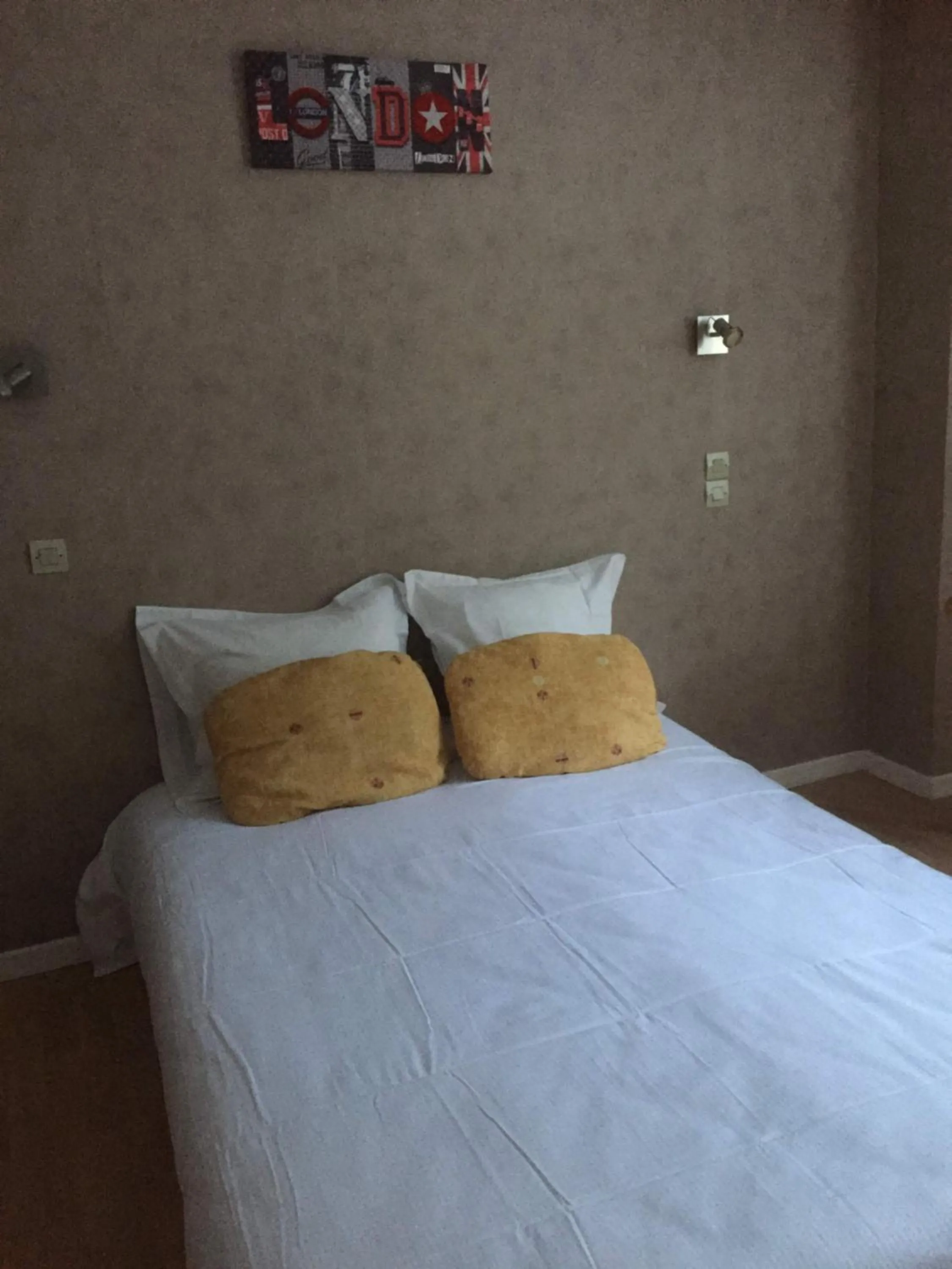 Bed in Hôtel de Londres