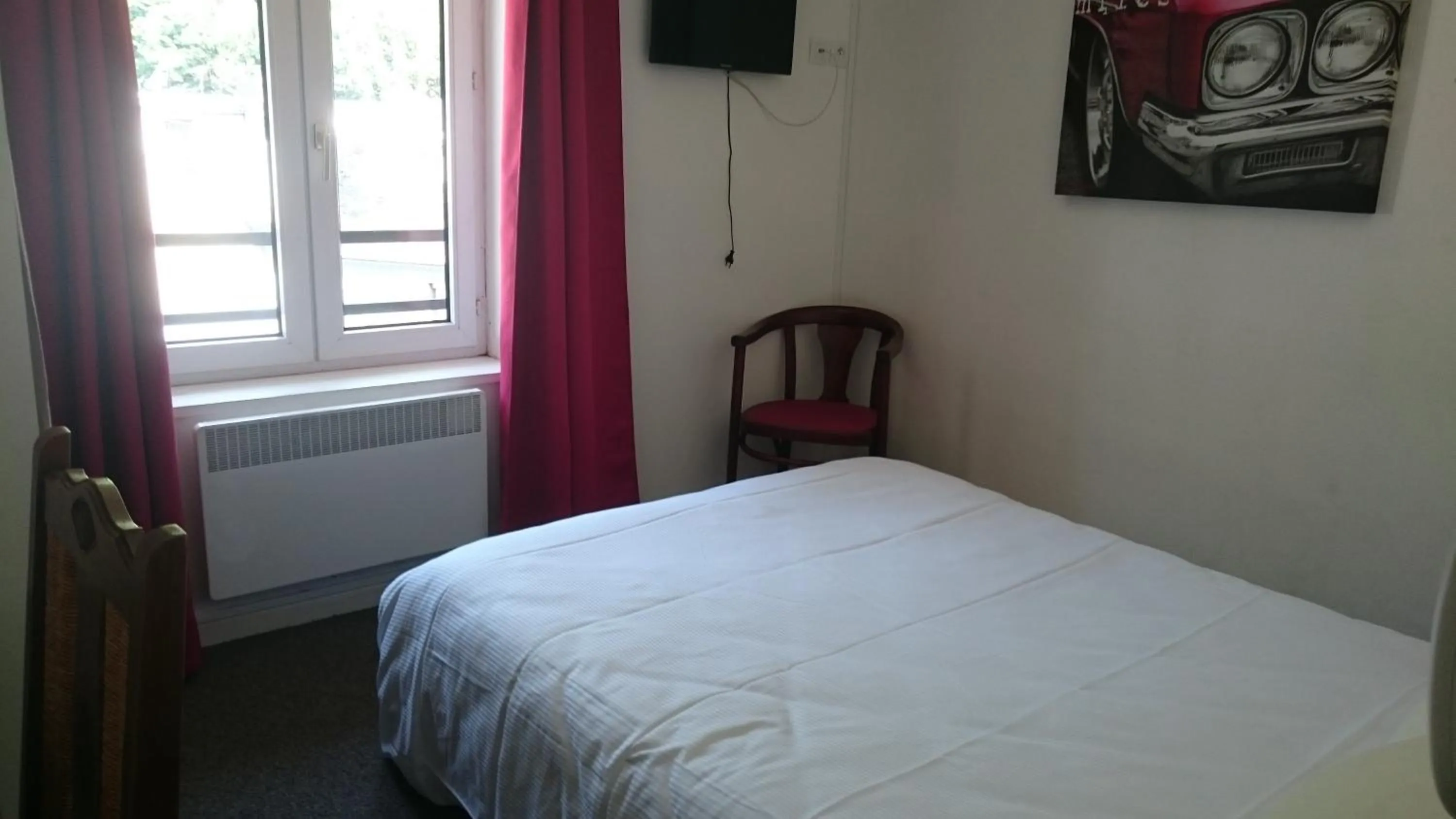 Bed in Hôtel de Londres