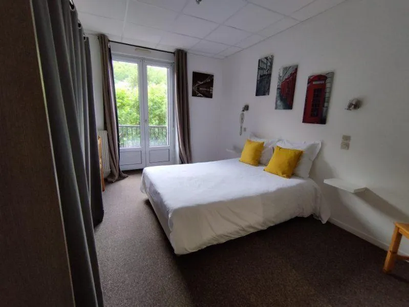 Bed in Hôtel de Londres