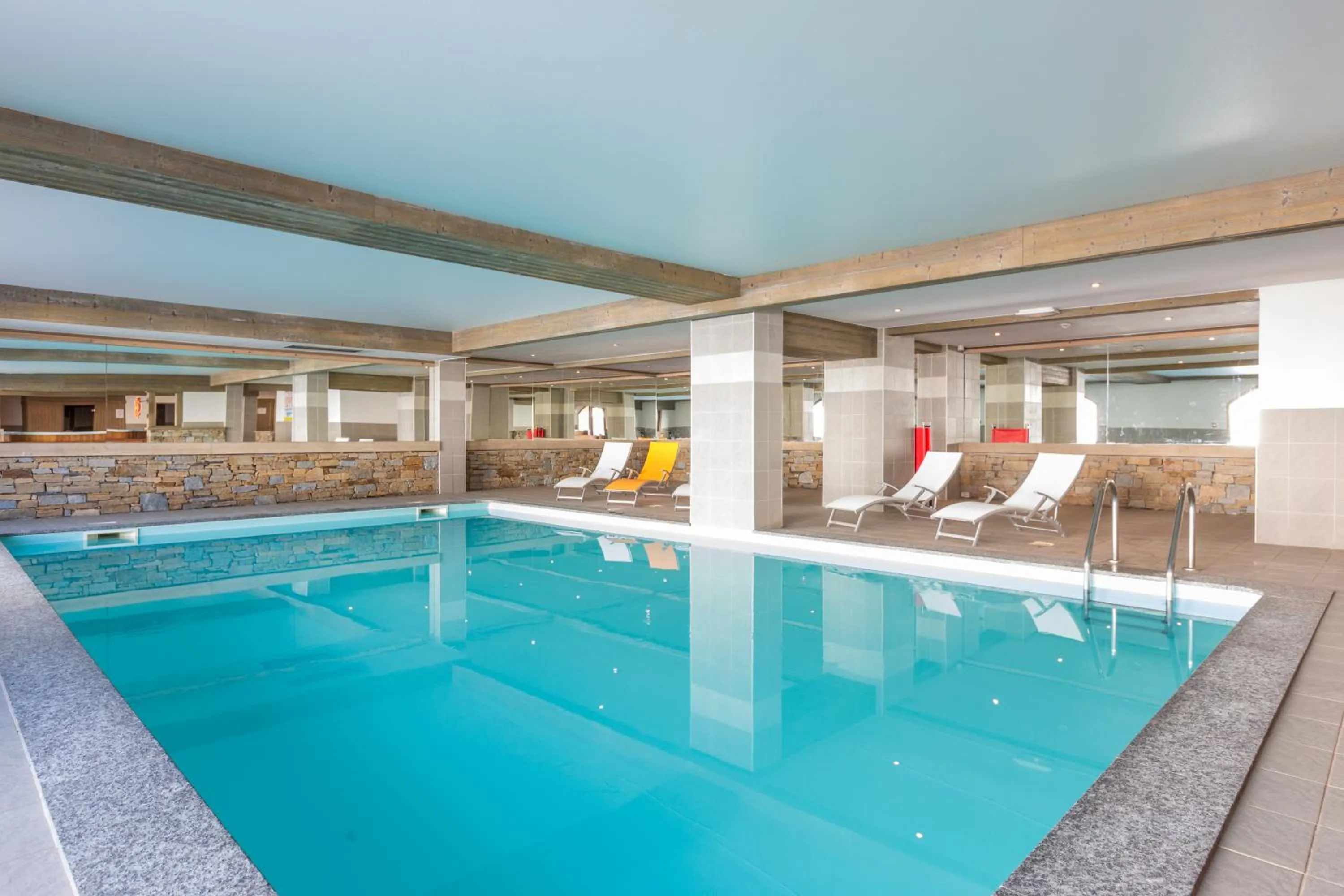 Swimming pool in Sun Valley Residence