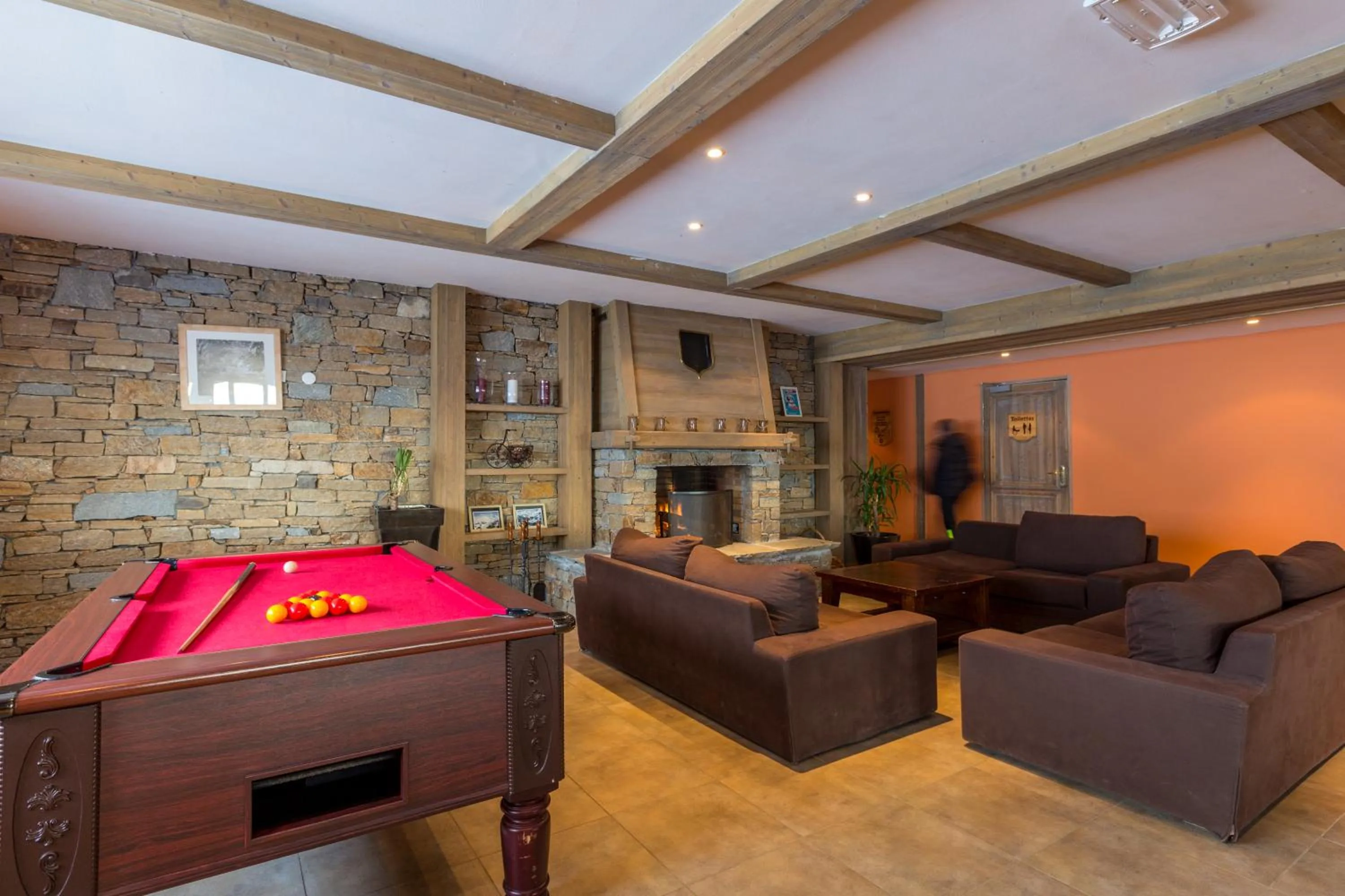 Billiard in Sun Valley Residence