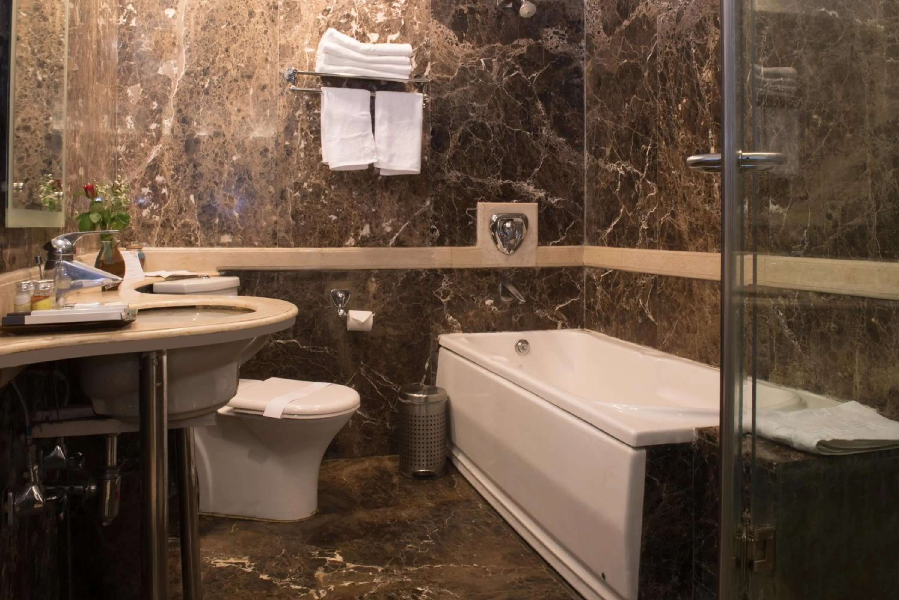 Hot Tub in Diplomat, Chanakyapuri New Delhi- A Boutique Hotel