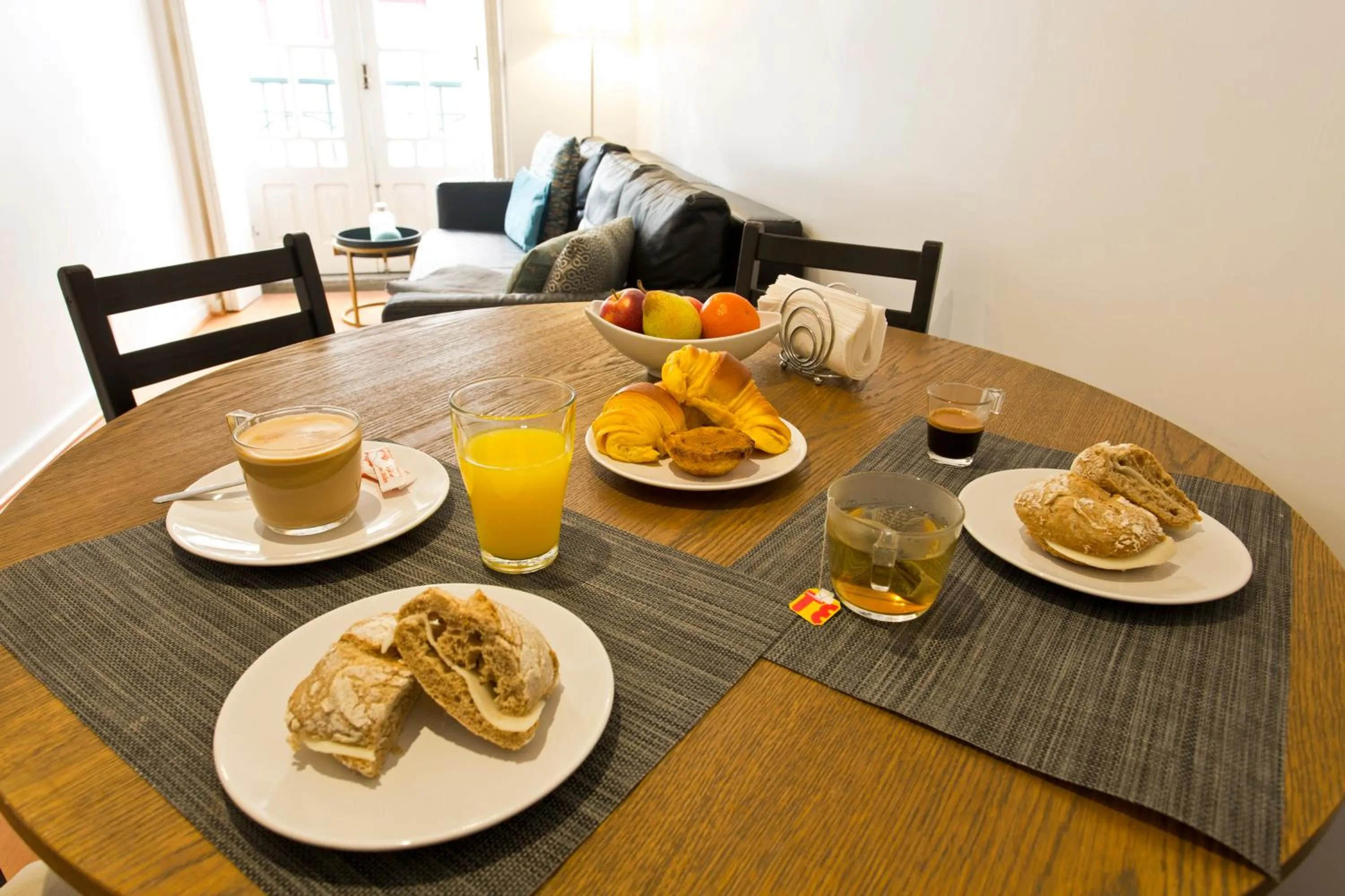 Breakfast in Home @ Porto Clérigos Apartment