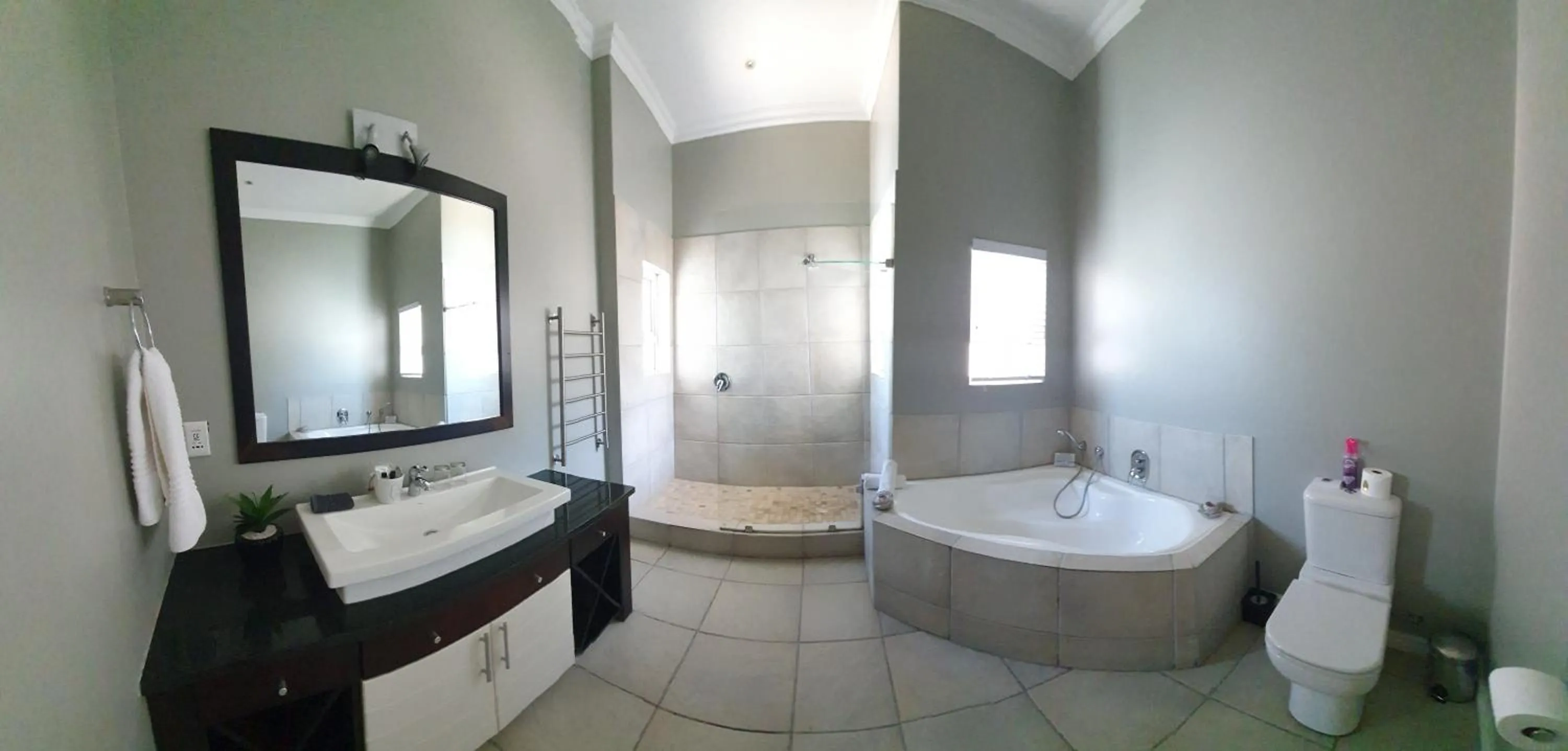 Bathroom in Brenton On The Rocks