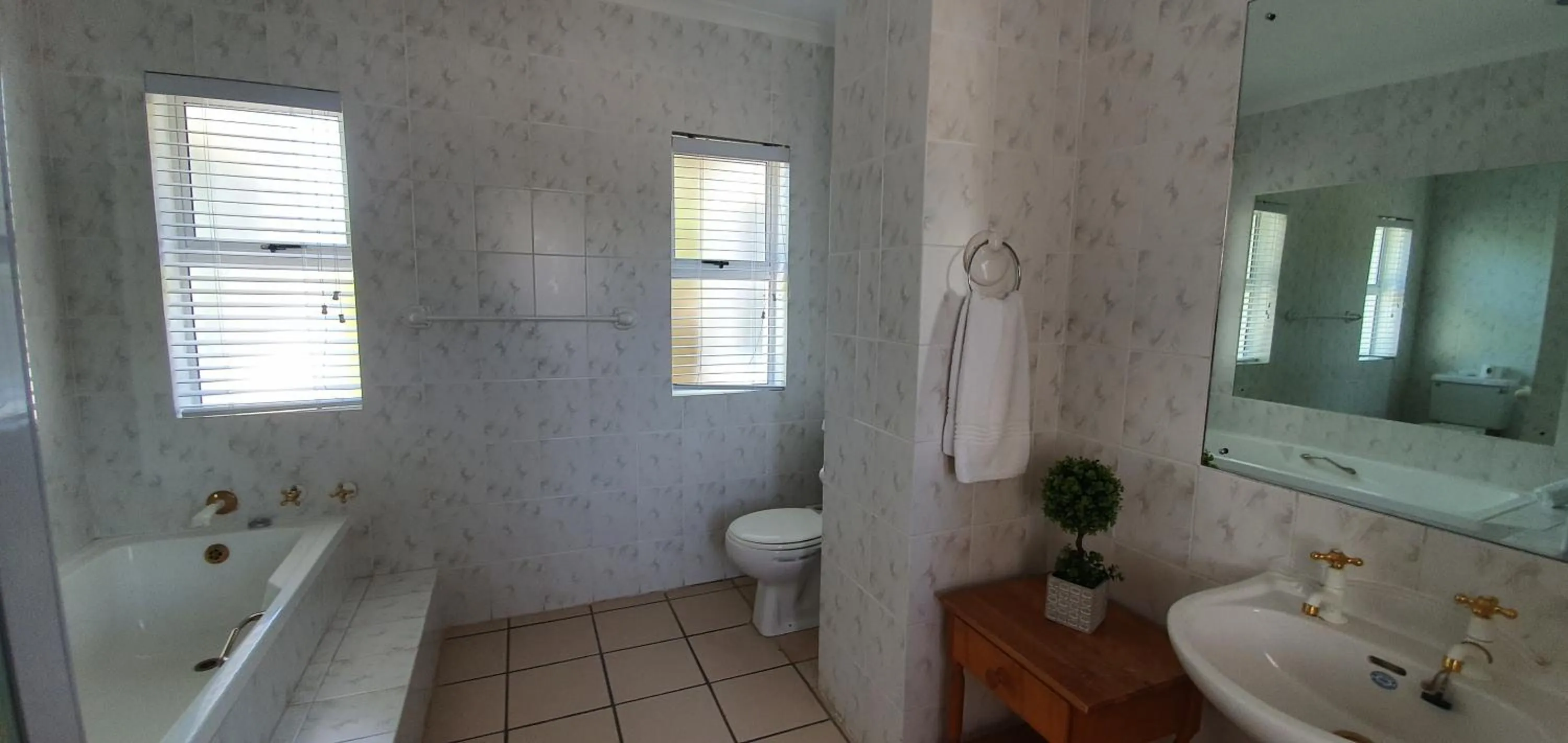 Bathroom in Brenton On The Rocks