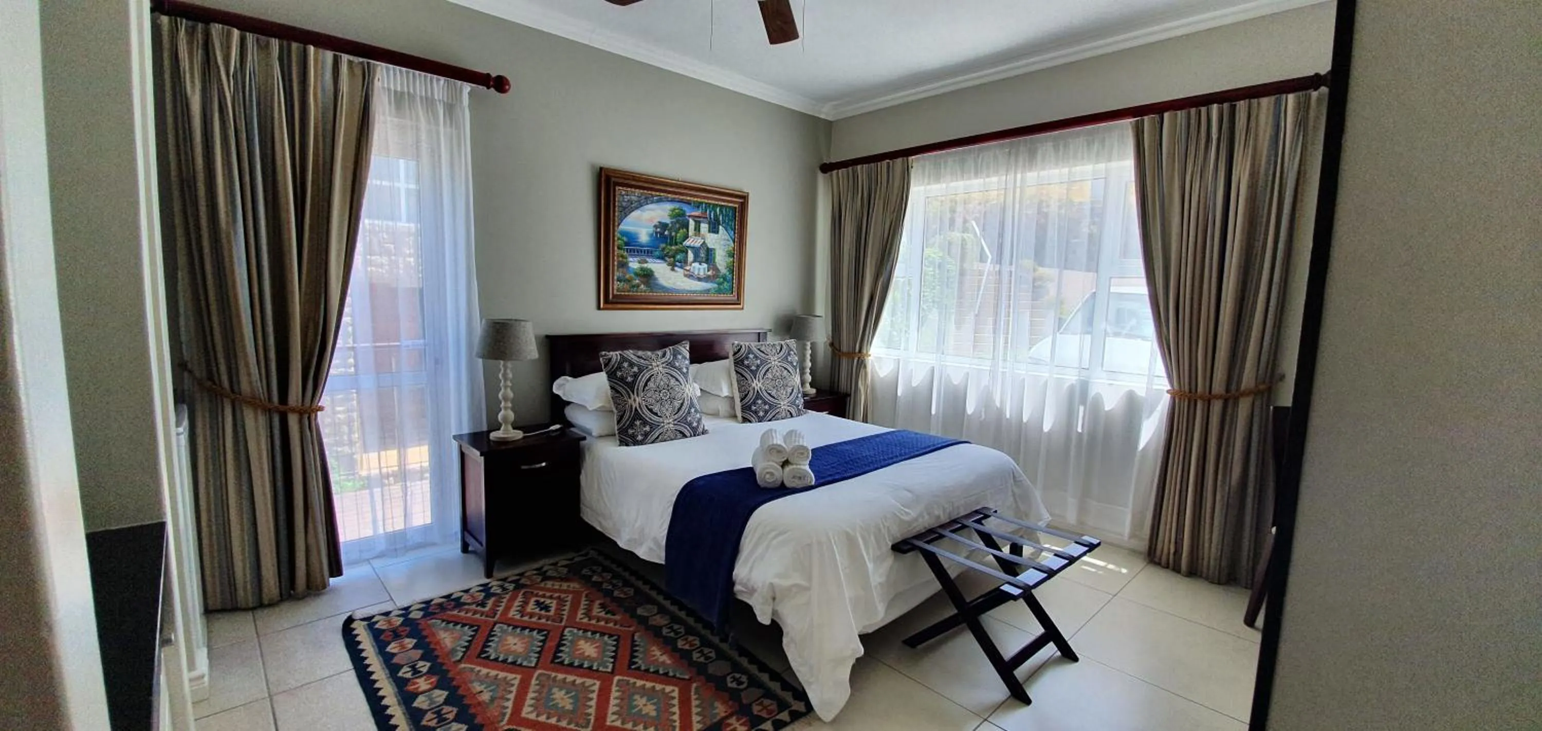 Photo of the whole room, Bed in Brenton On The Rocks