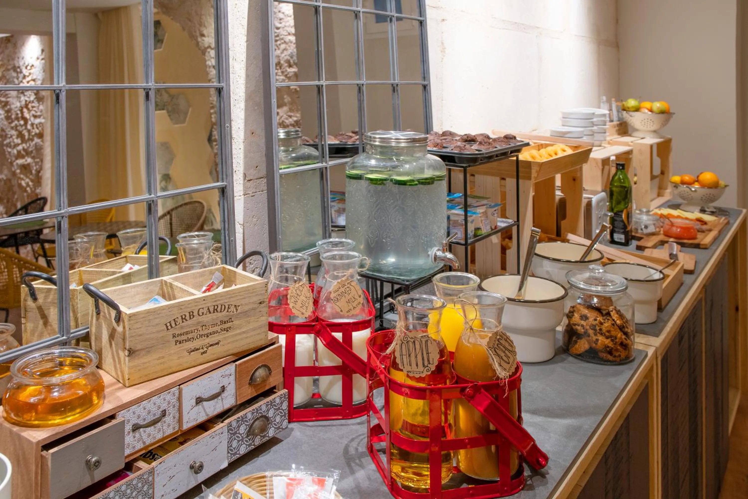 Buffet breakfast in Apuntadores 8