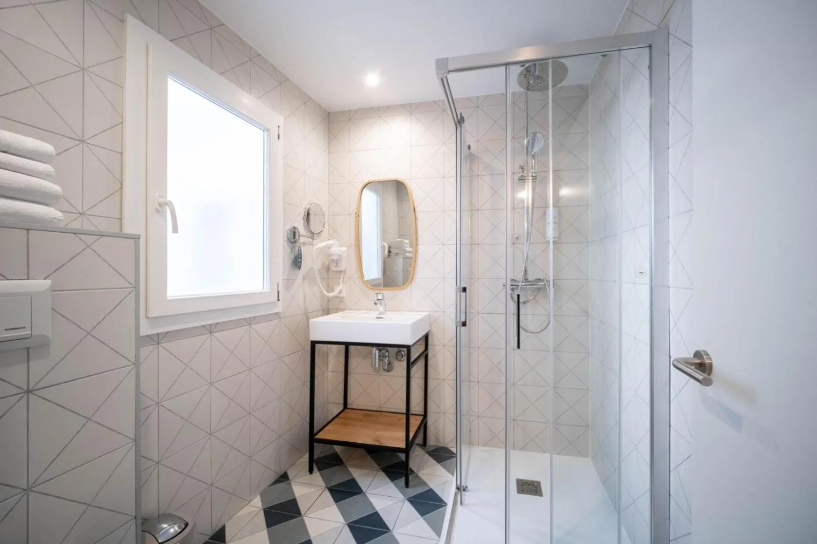 Bathroom in Apuntadores 8