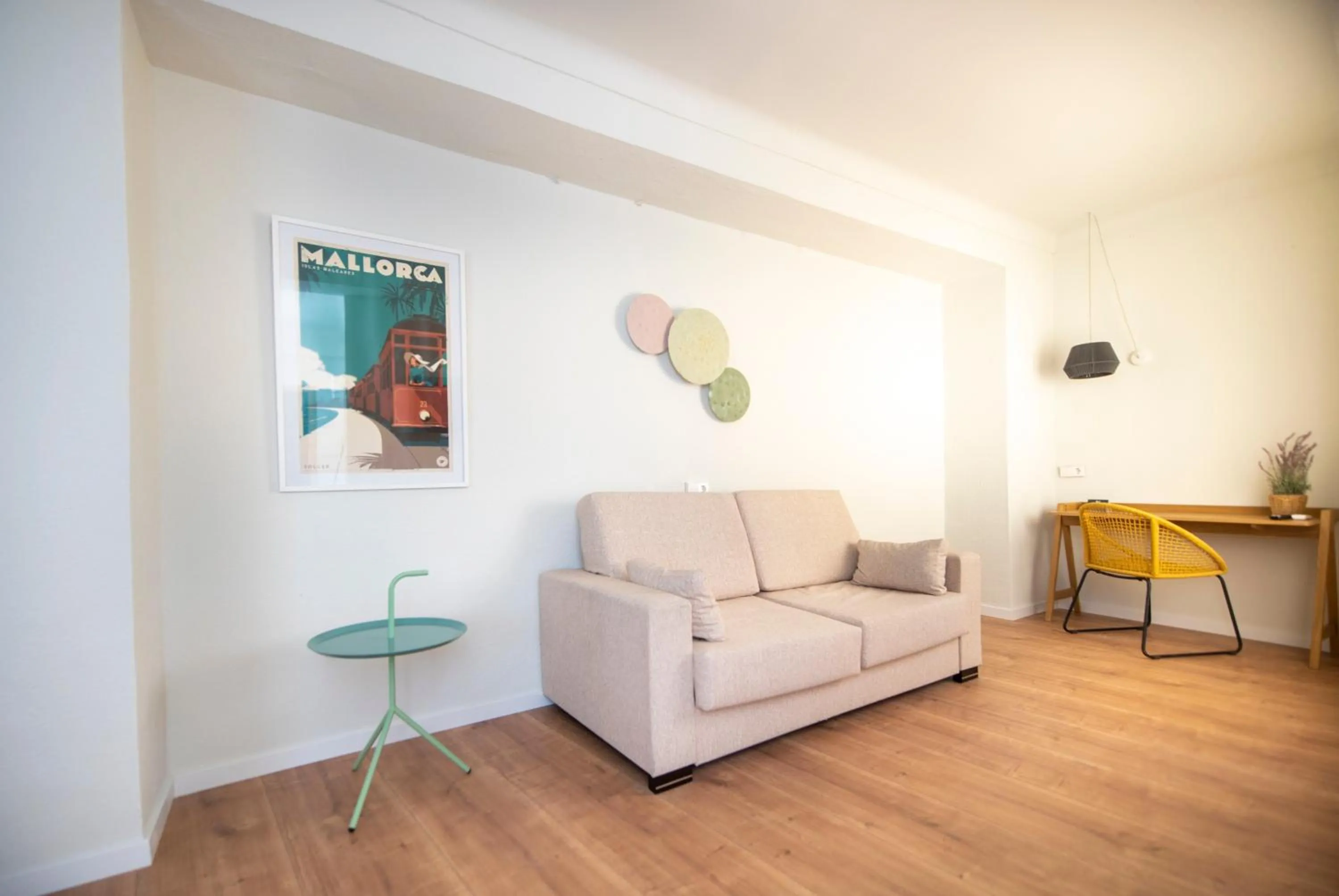 Seating area in Apuntadores 8