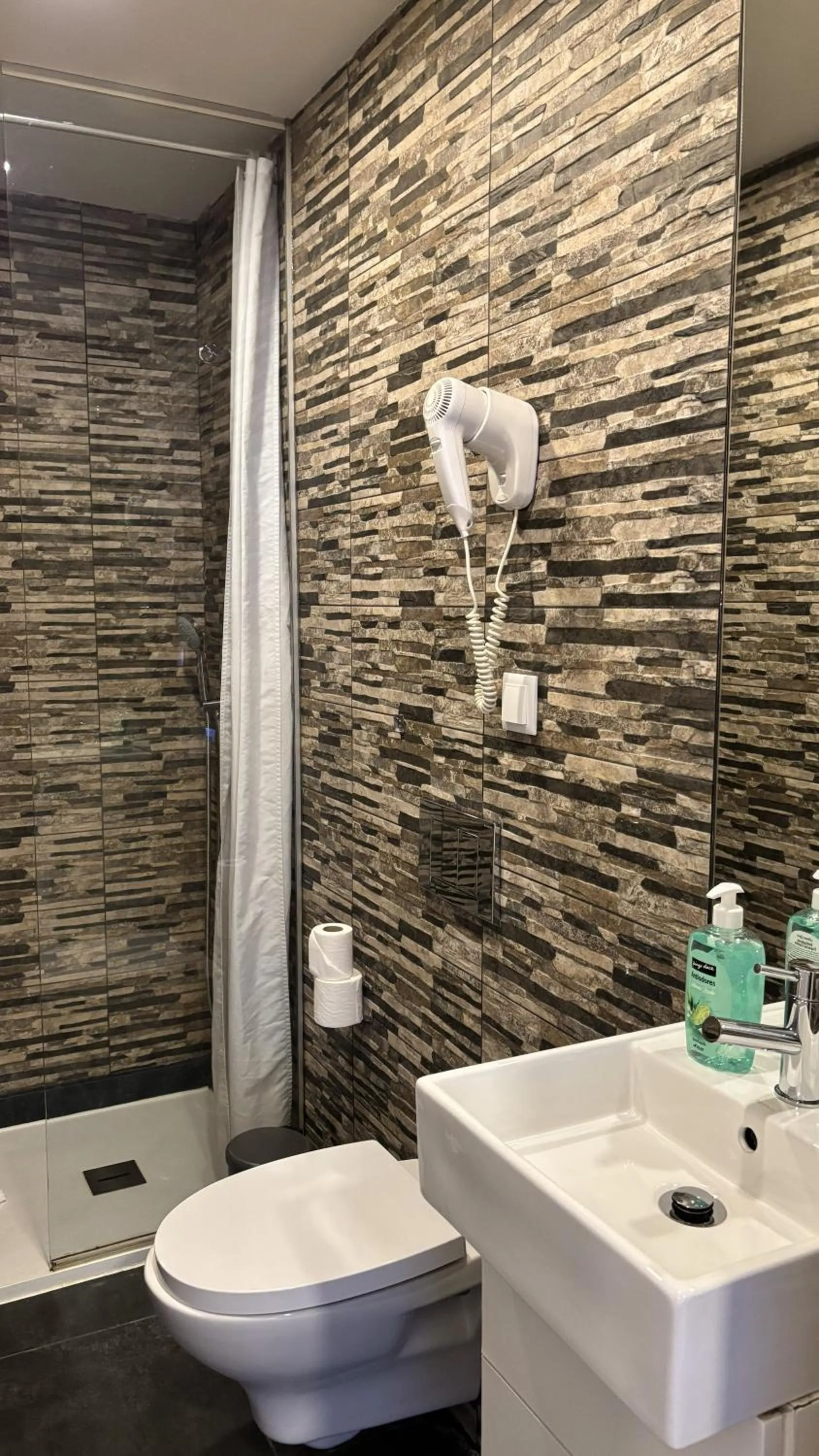 Shower in Be Oporto Apartments Clérigos