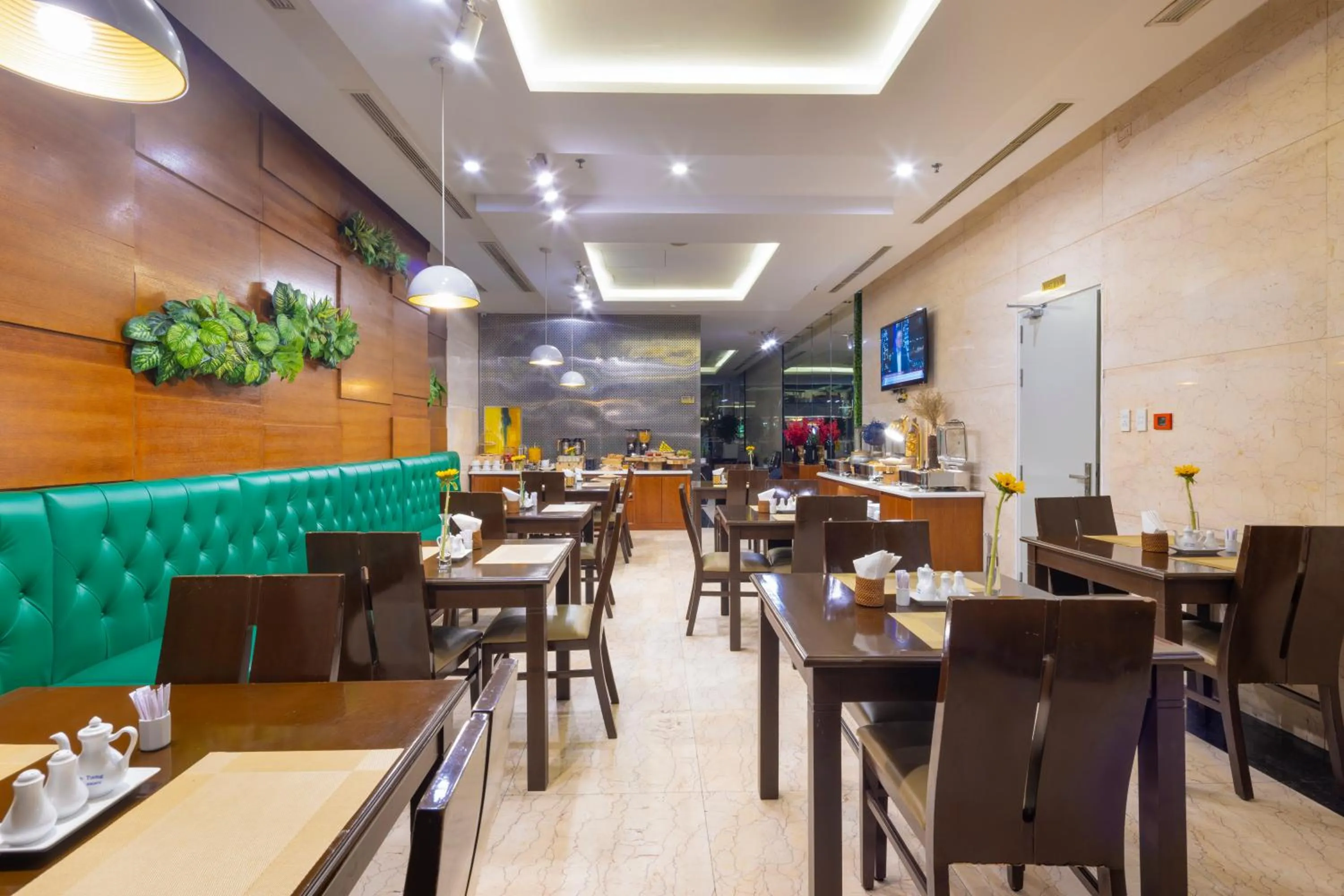 Restaurant/places to eat in White Lotus Hotel Saigon