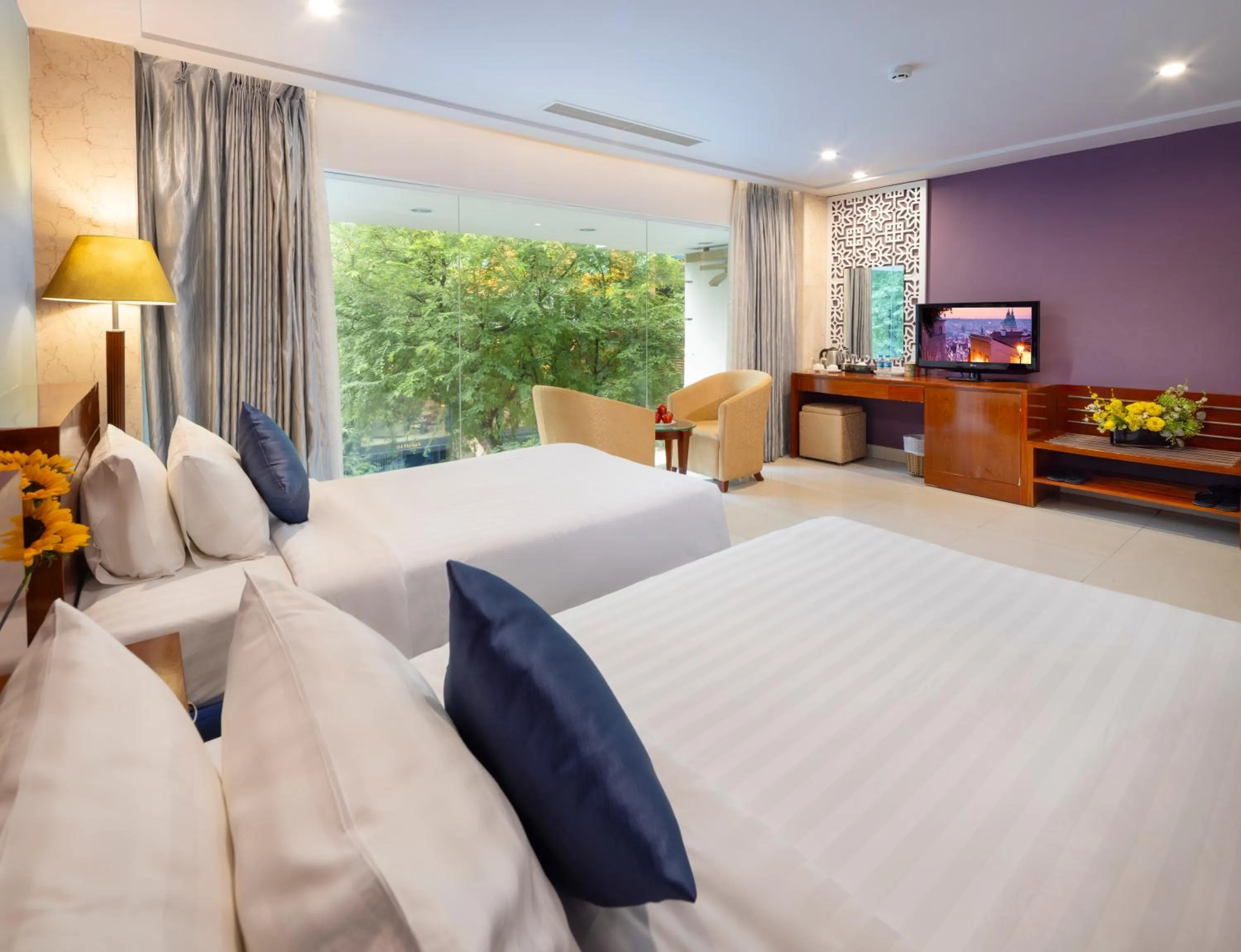 Bedroom, Bed in White Lotus Hotel Saigon