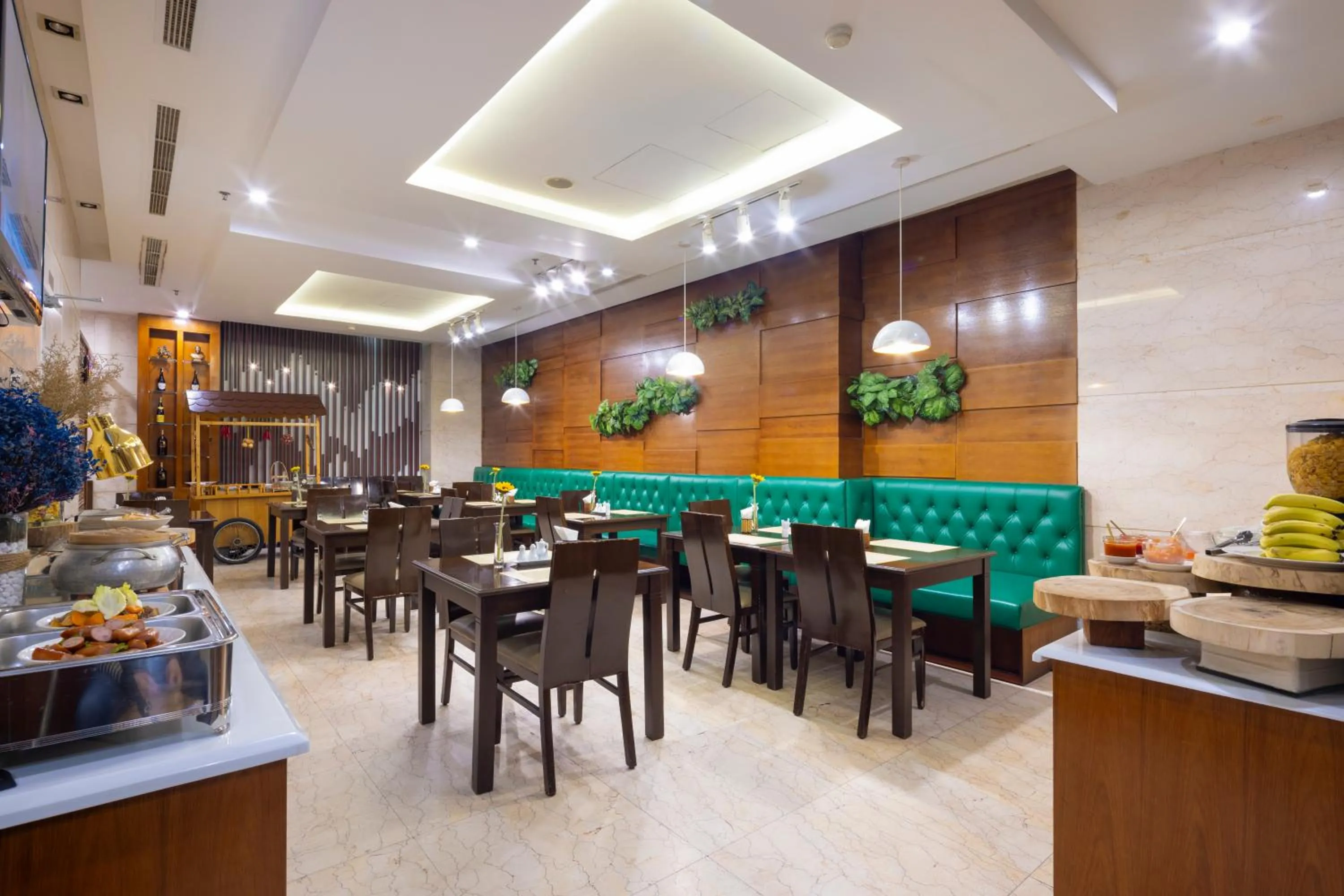 Restaurant/places to eat in White Lotus Hotel Saigon