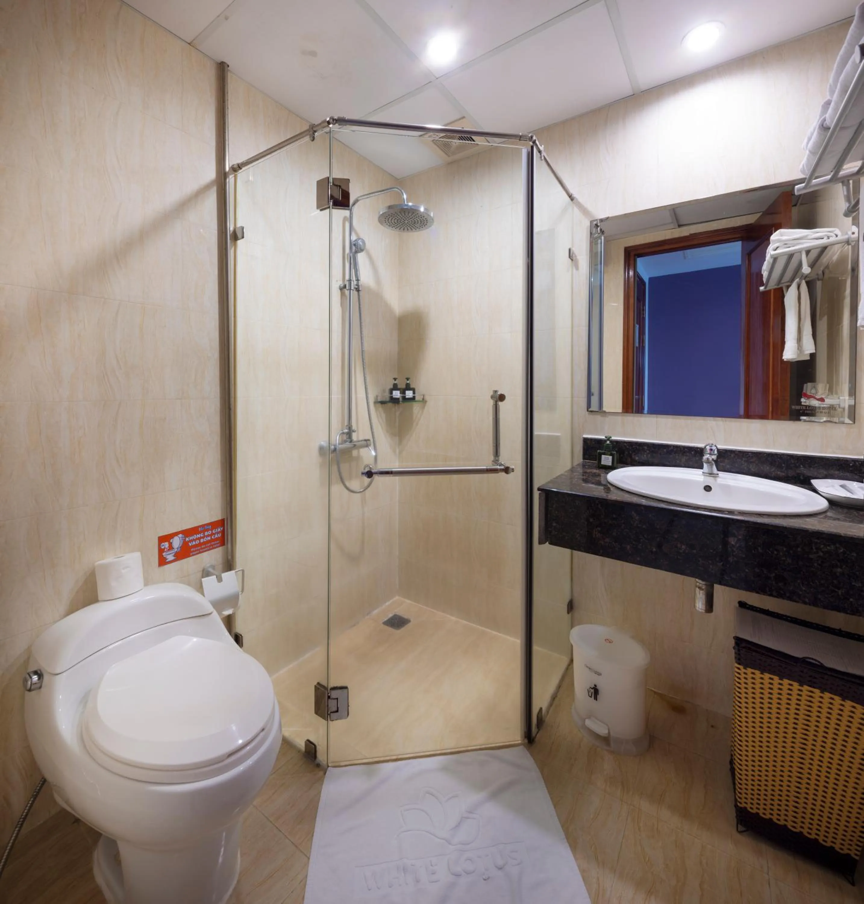 Bathroom in White Lotus Hotel Saigon
