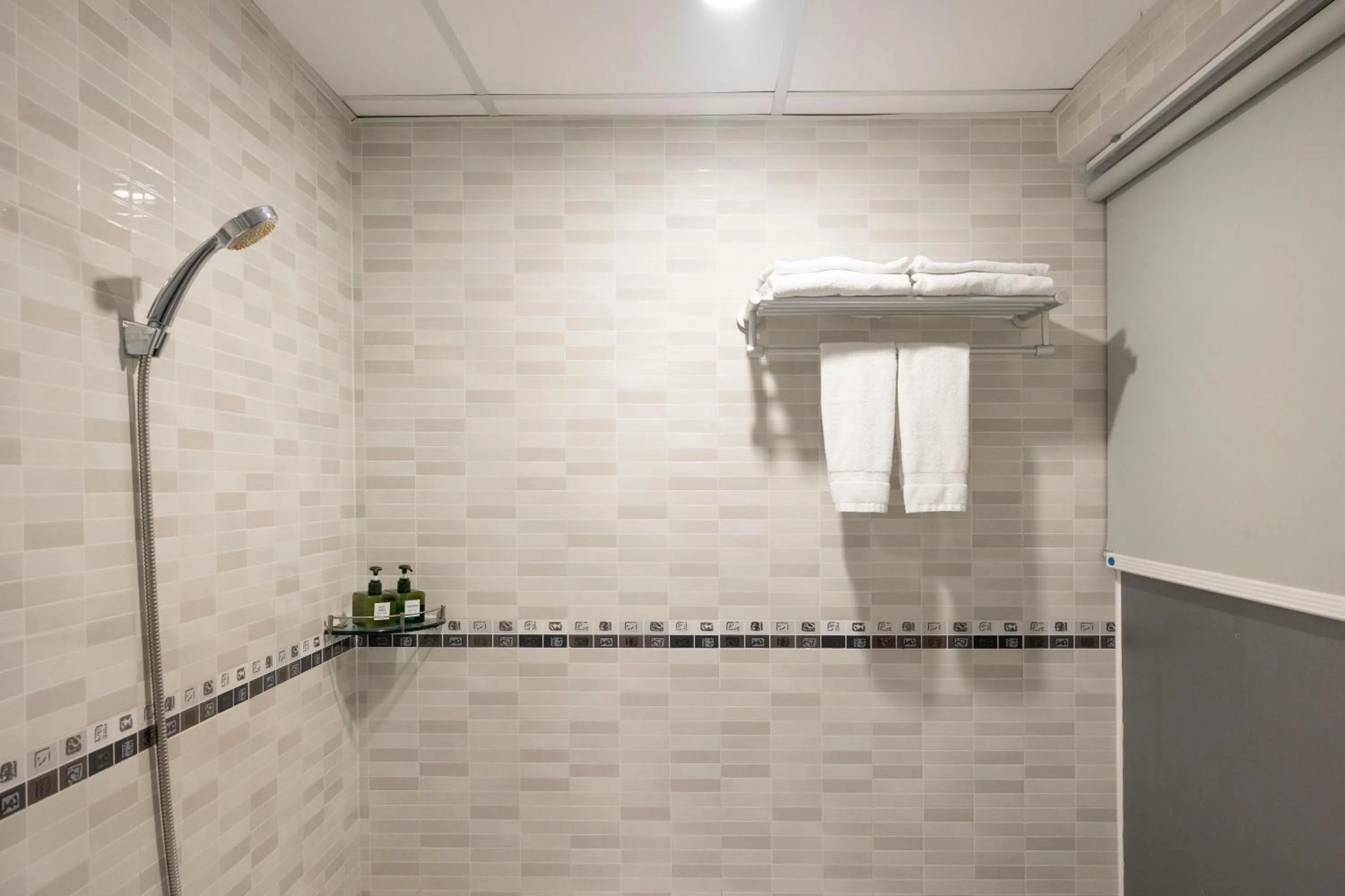 Shower in White Lotus Hotel Saigon