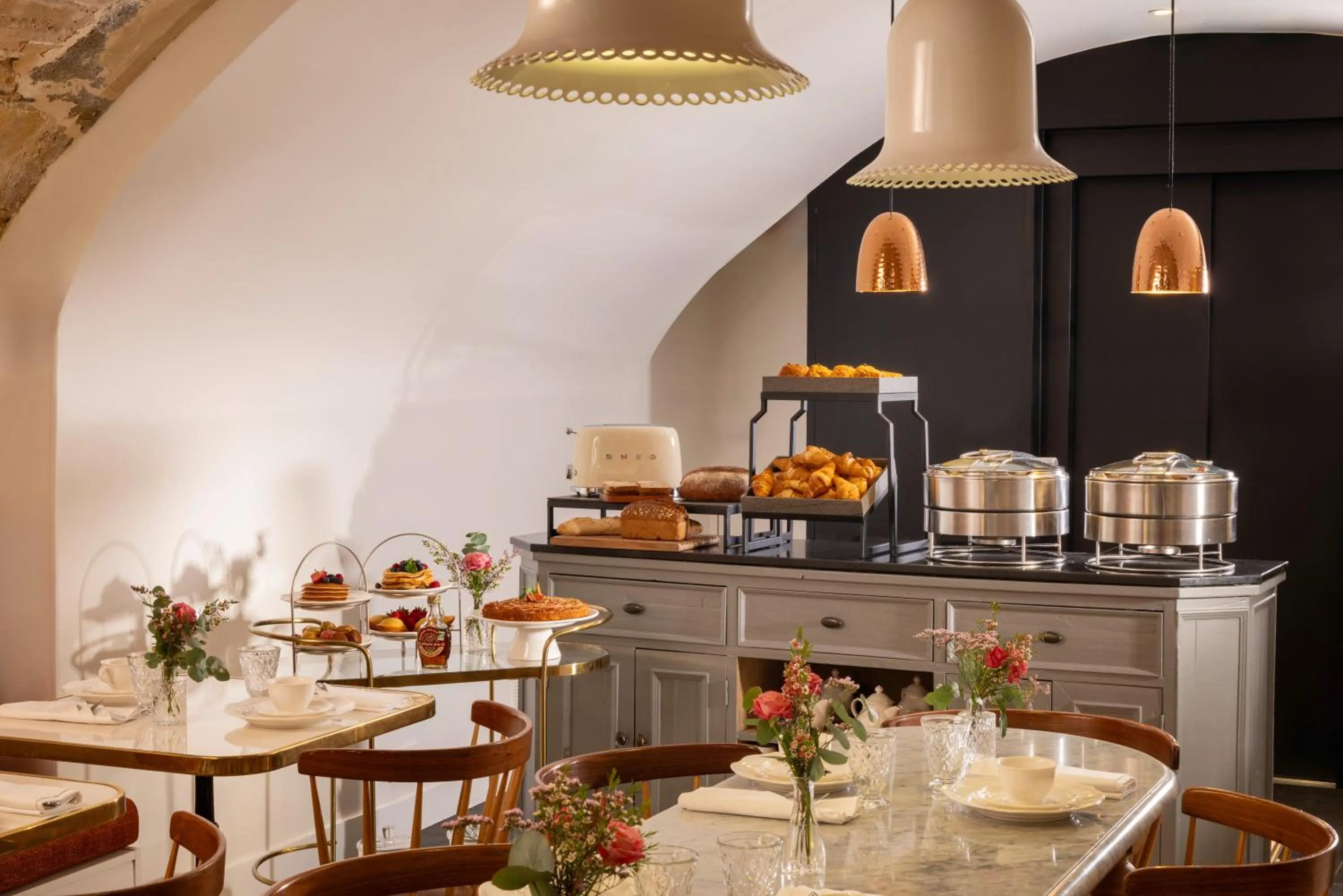 Buffet breakfast in Hôtel Le Pradey