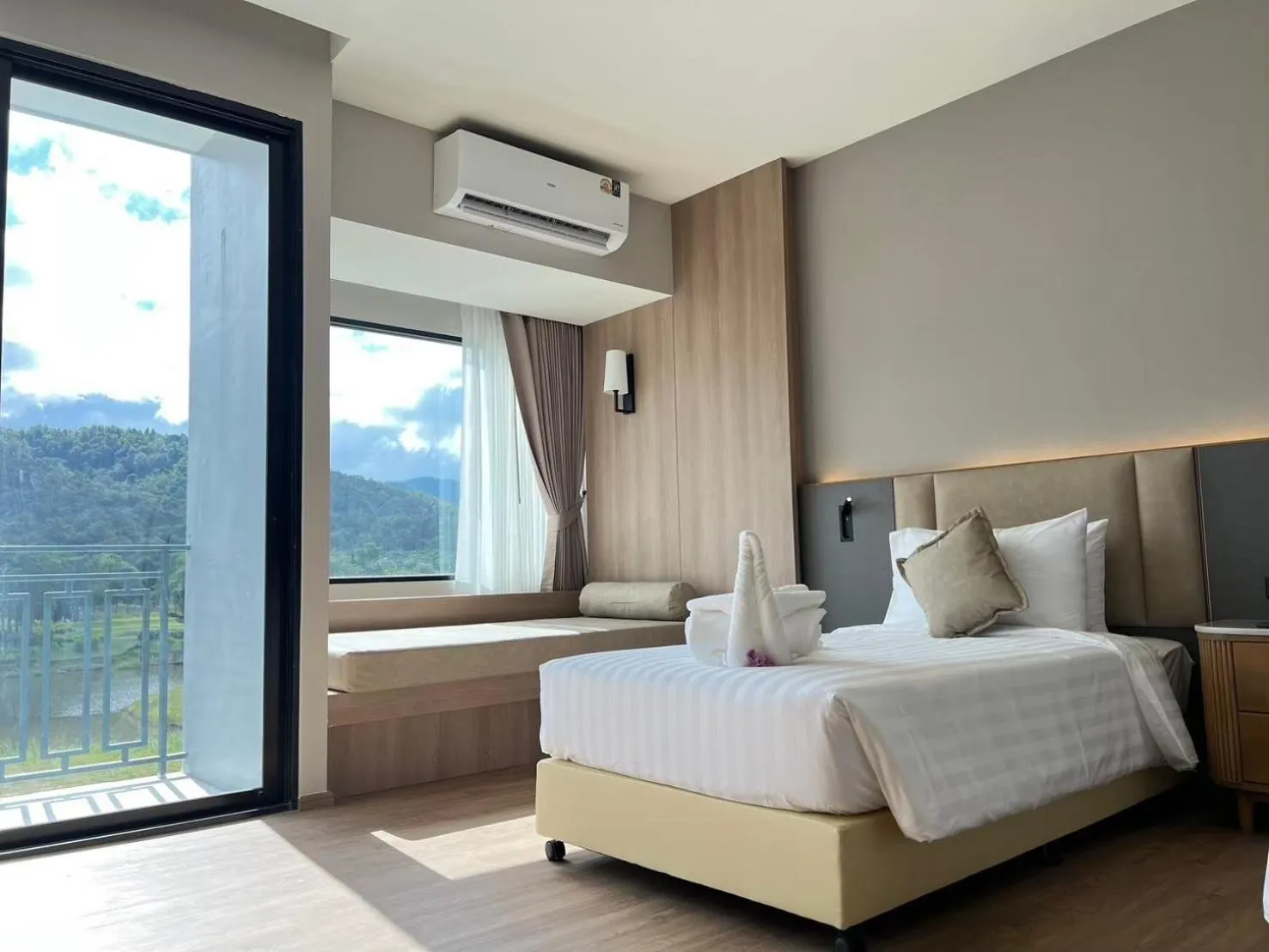 Bed in Gassan Khuntan Golf & Resort