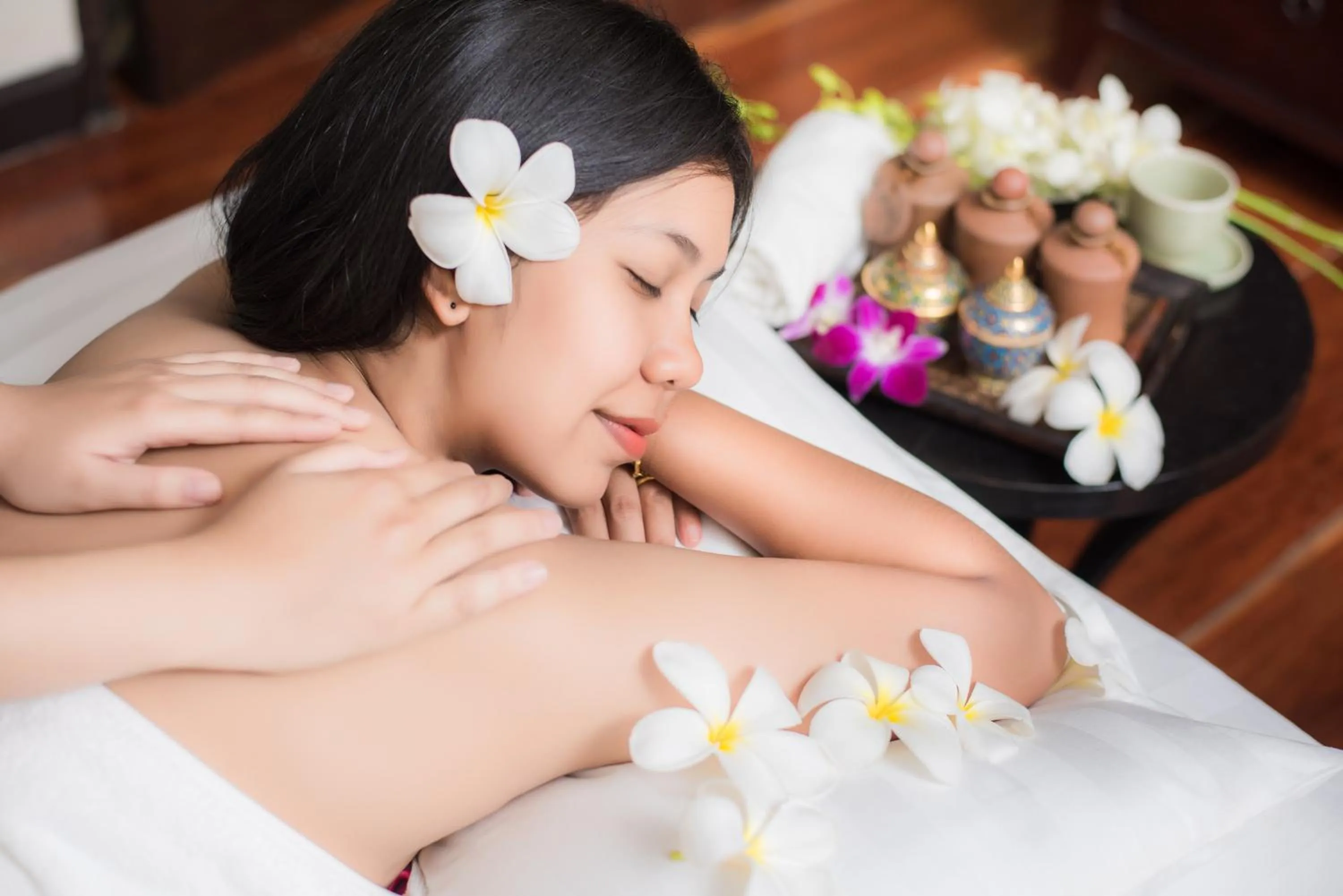 Massage in Gassan Khuntan Golf & Resort