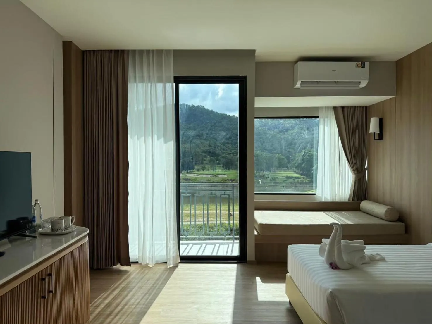 Bed in Gassan Khuntan Golf & Resort