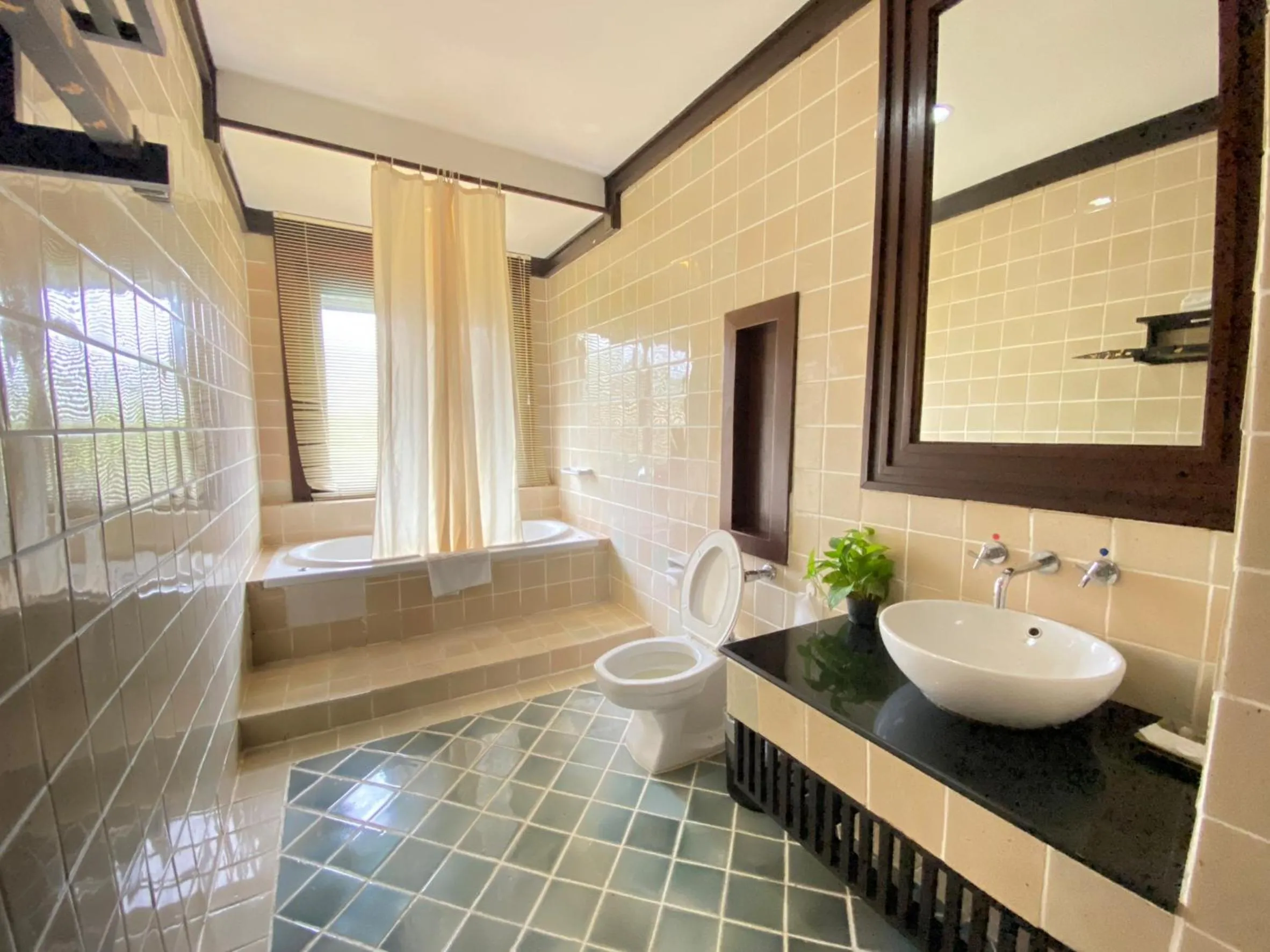 Bathroom in Gassan Khuntan Golf & Resort