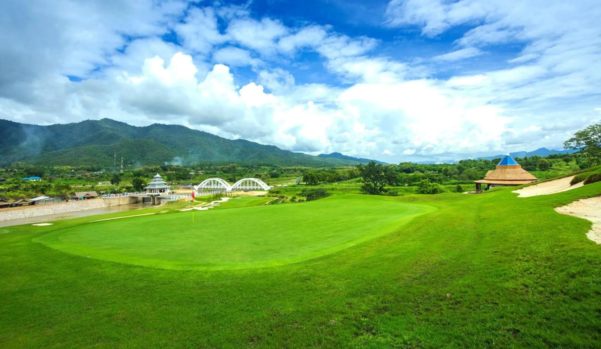 Golfcourse in Gassan Khuntan Golf & Resort