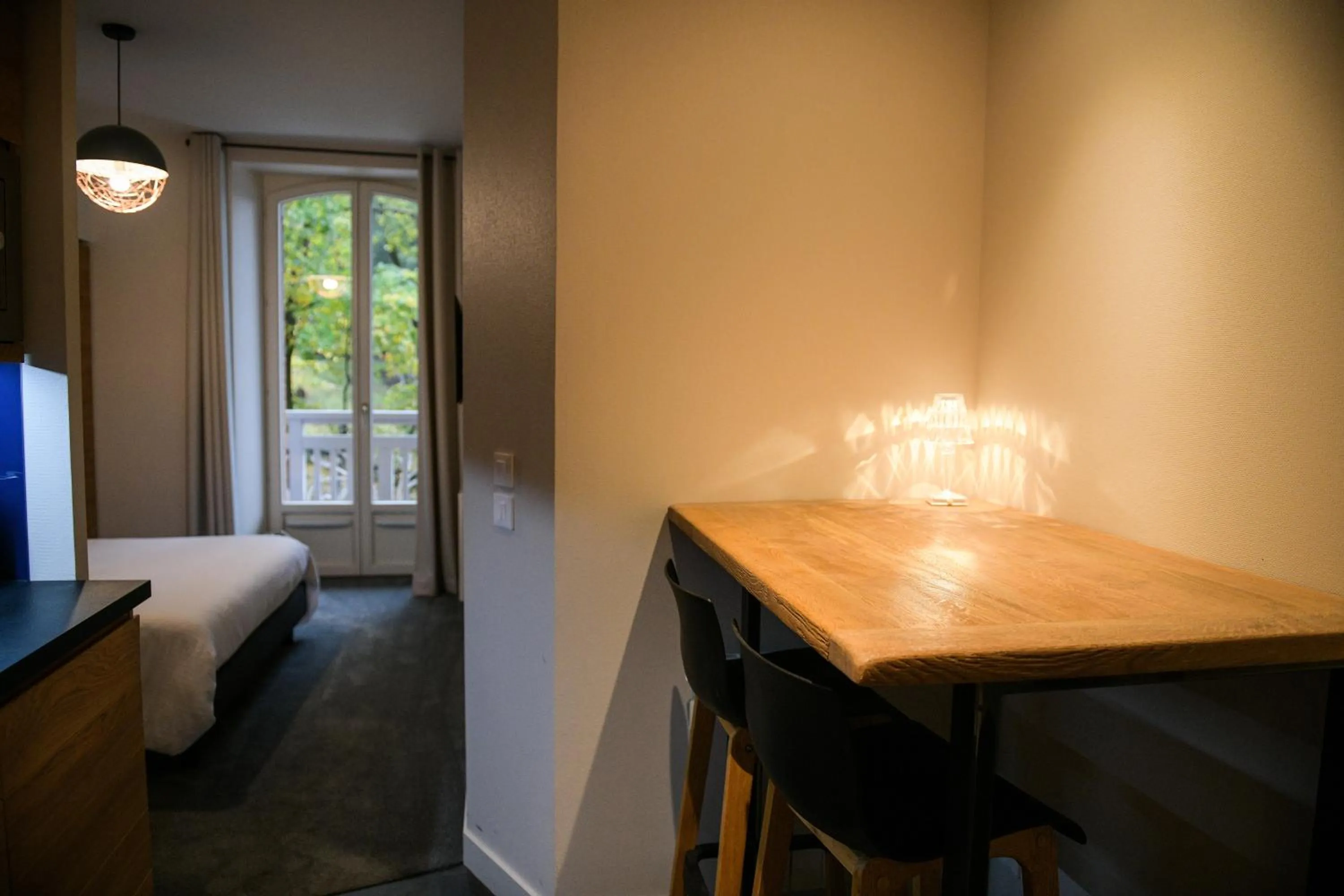 Living room, Bed in Appart'Hotel Aiguille Verte & Spa