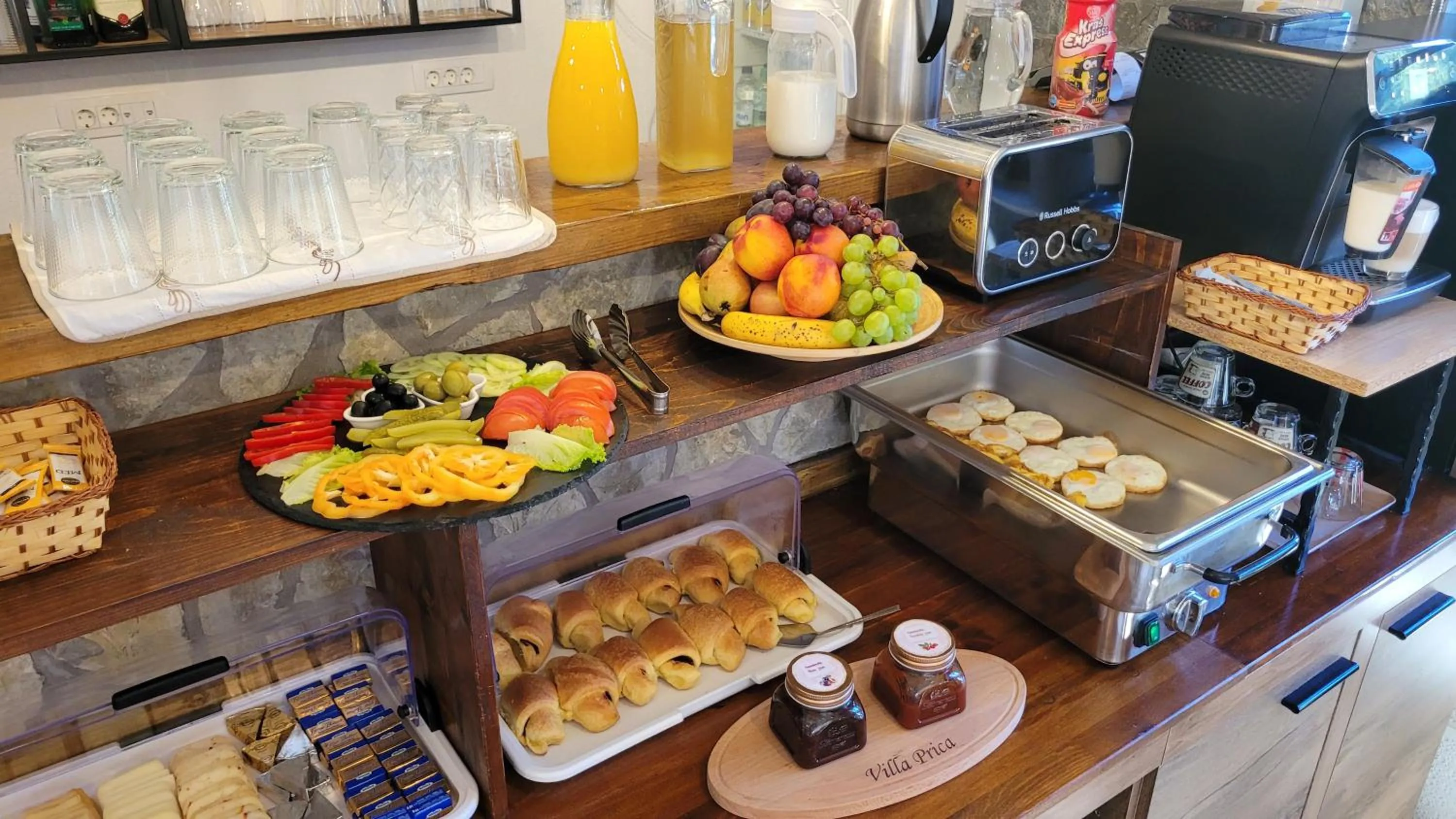 Breakfast in B&B Plitvice Lakes Villa Prica