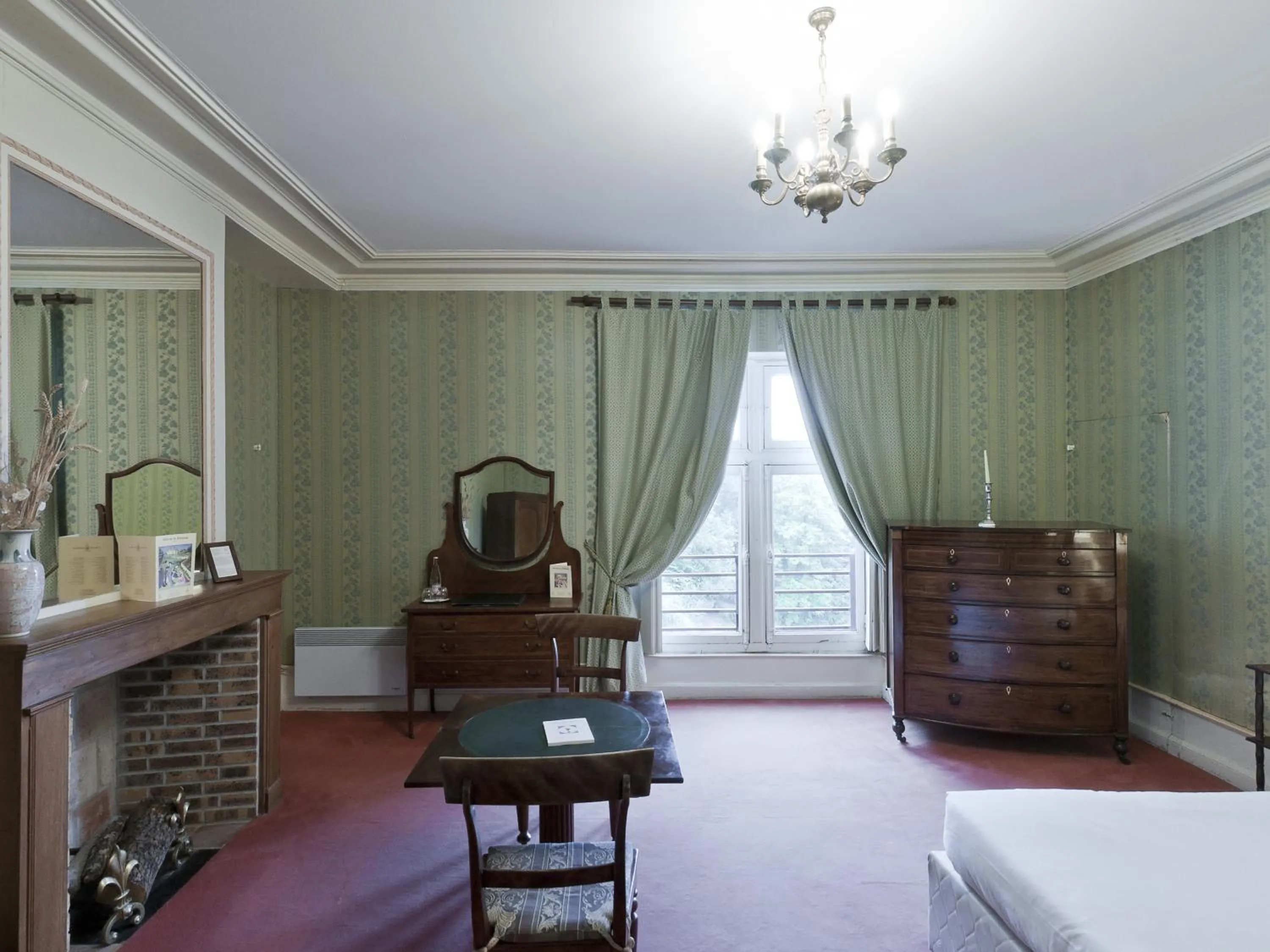 Bed in Château de Chissay