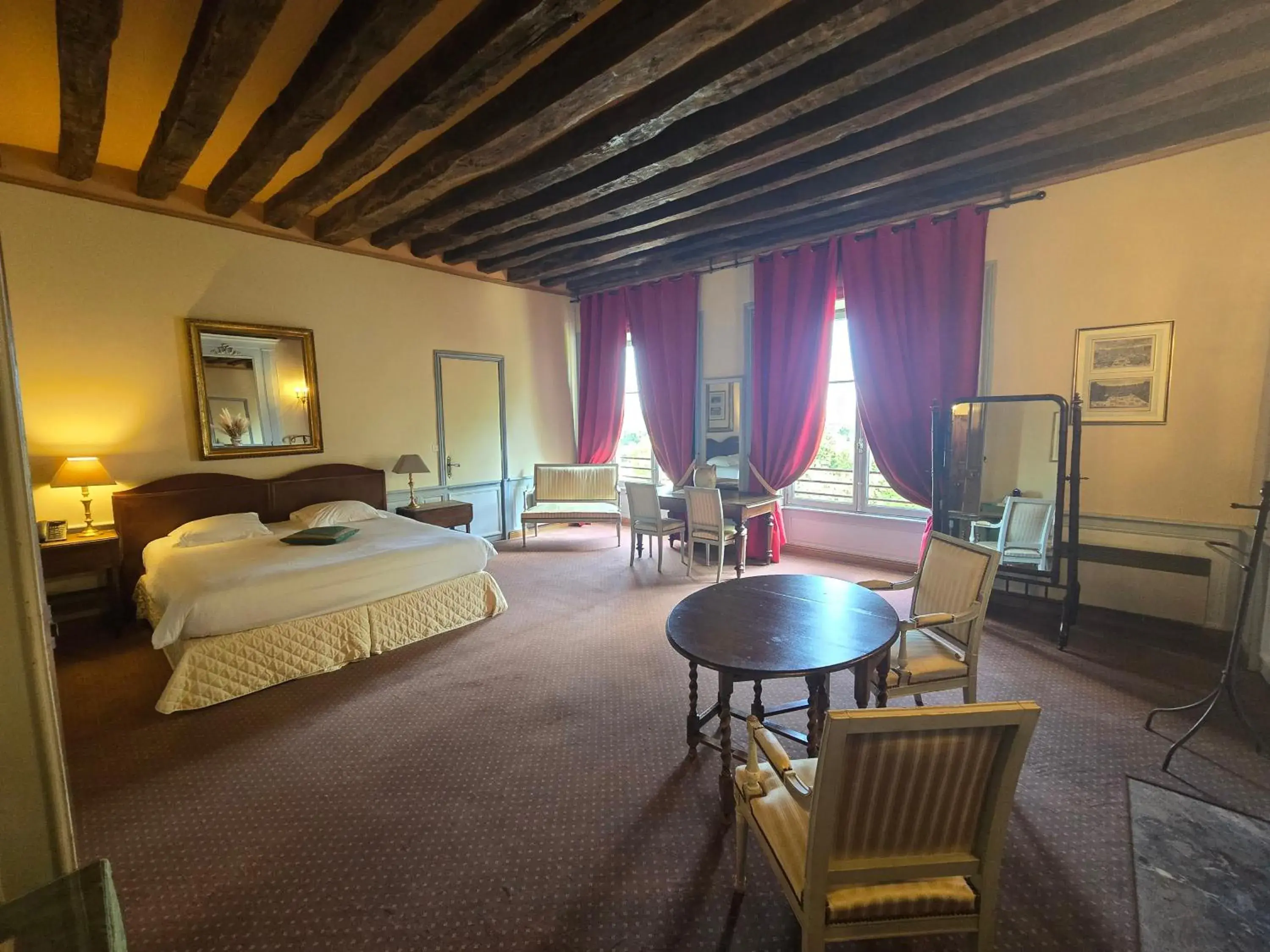 Family Suite in Château de Chissay Family Suite in Château de Chissay