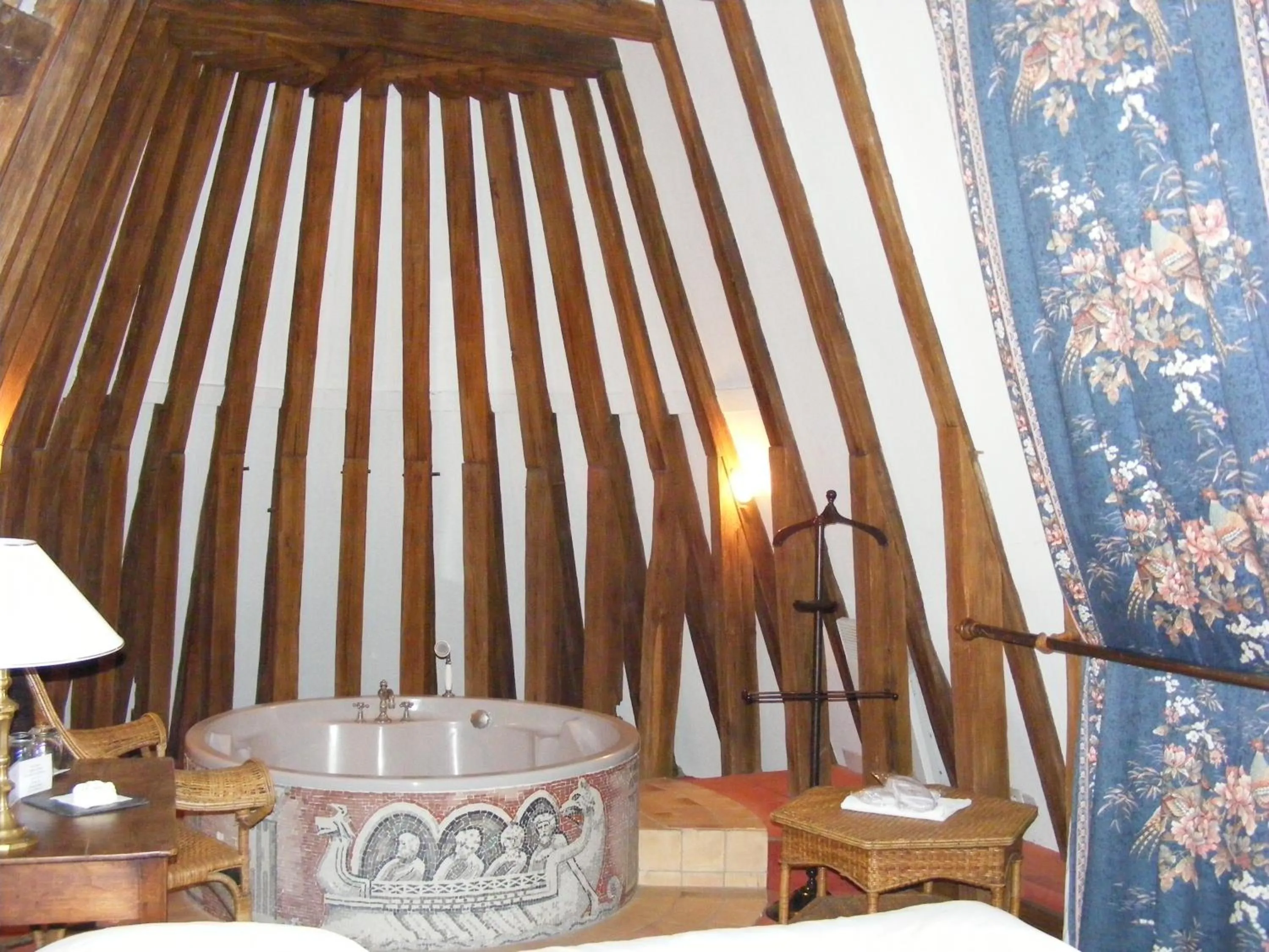 Shower in Château de Chissay