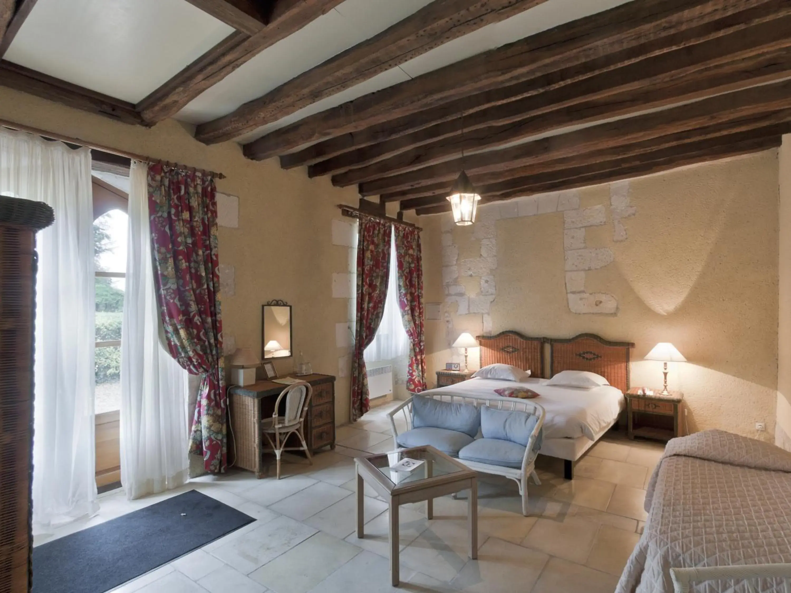 Double Room near the Swimming Pool in Château de Chissay Double Room near the Swimming Pool in Château de Chissay