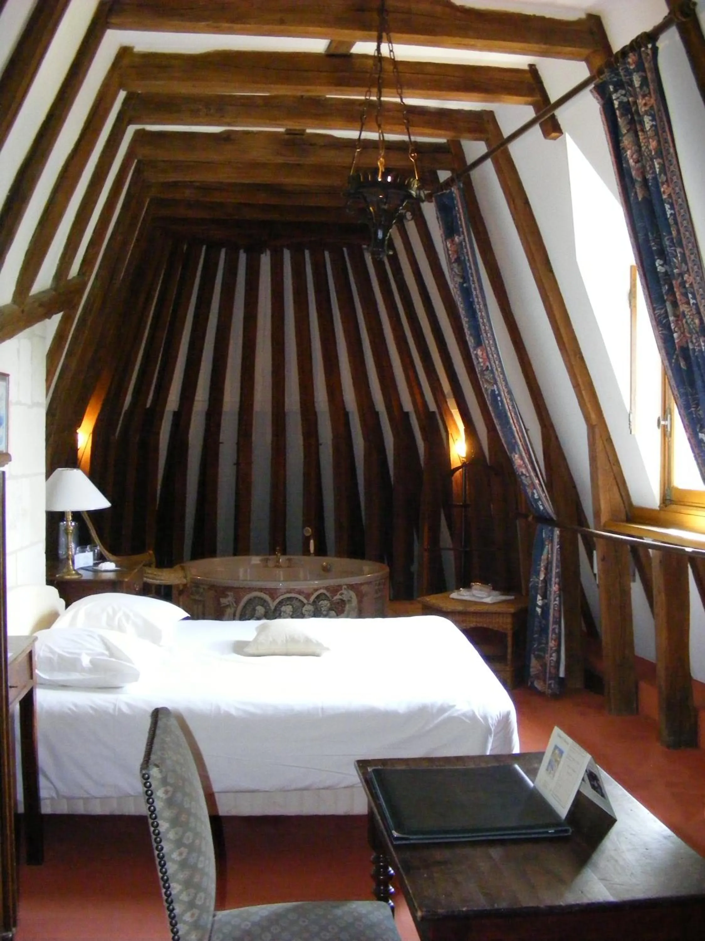 Bed in Château de Chissay