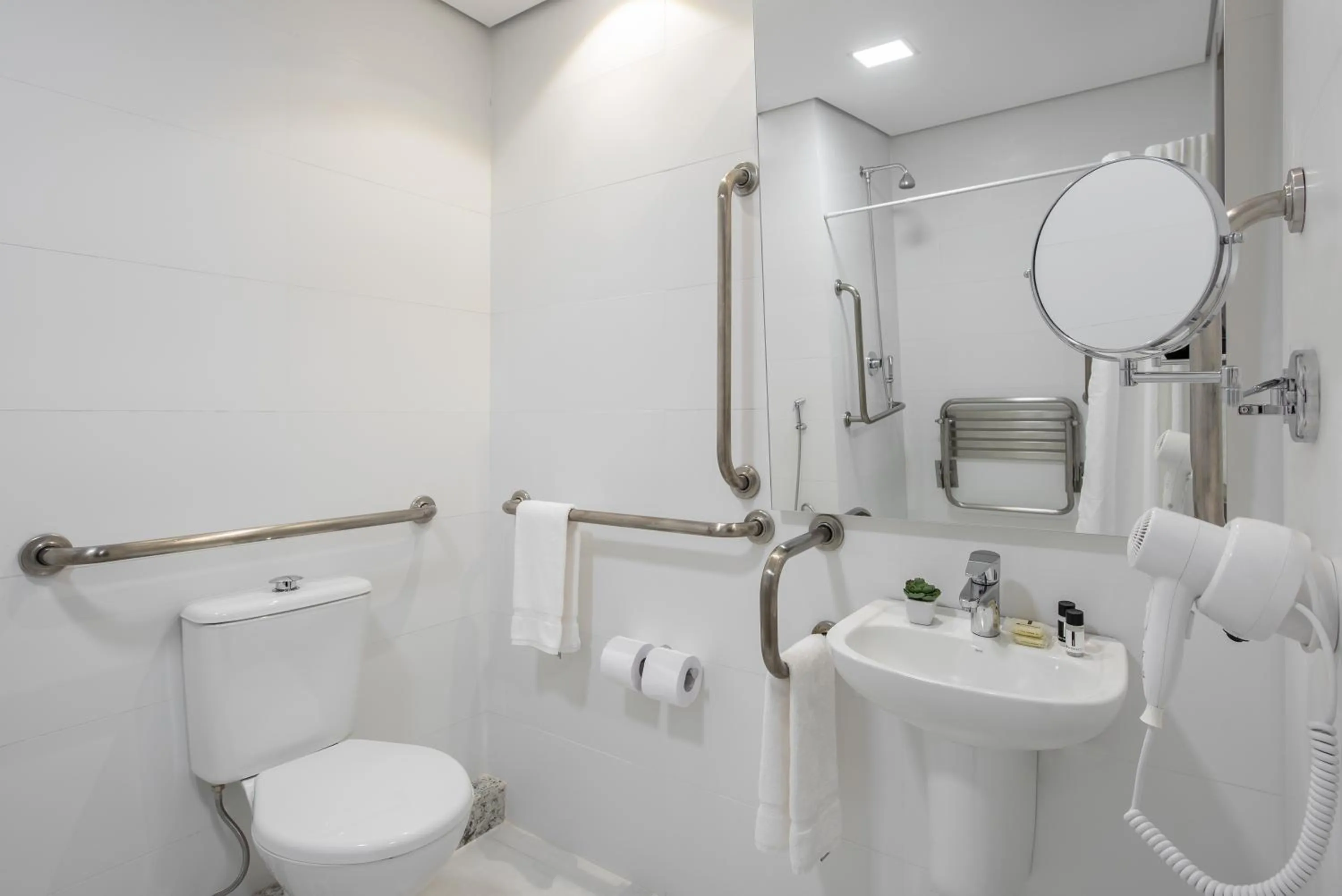 Bathroom in Intercity Sao Leopoldo