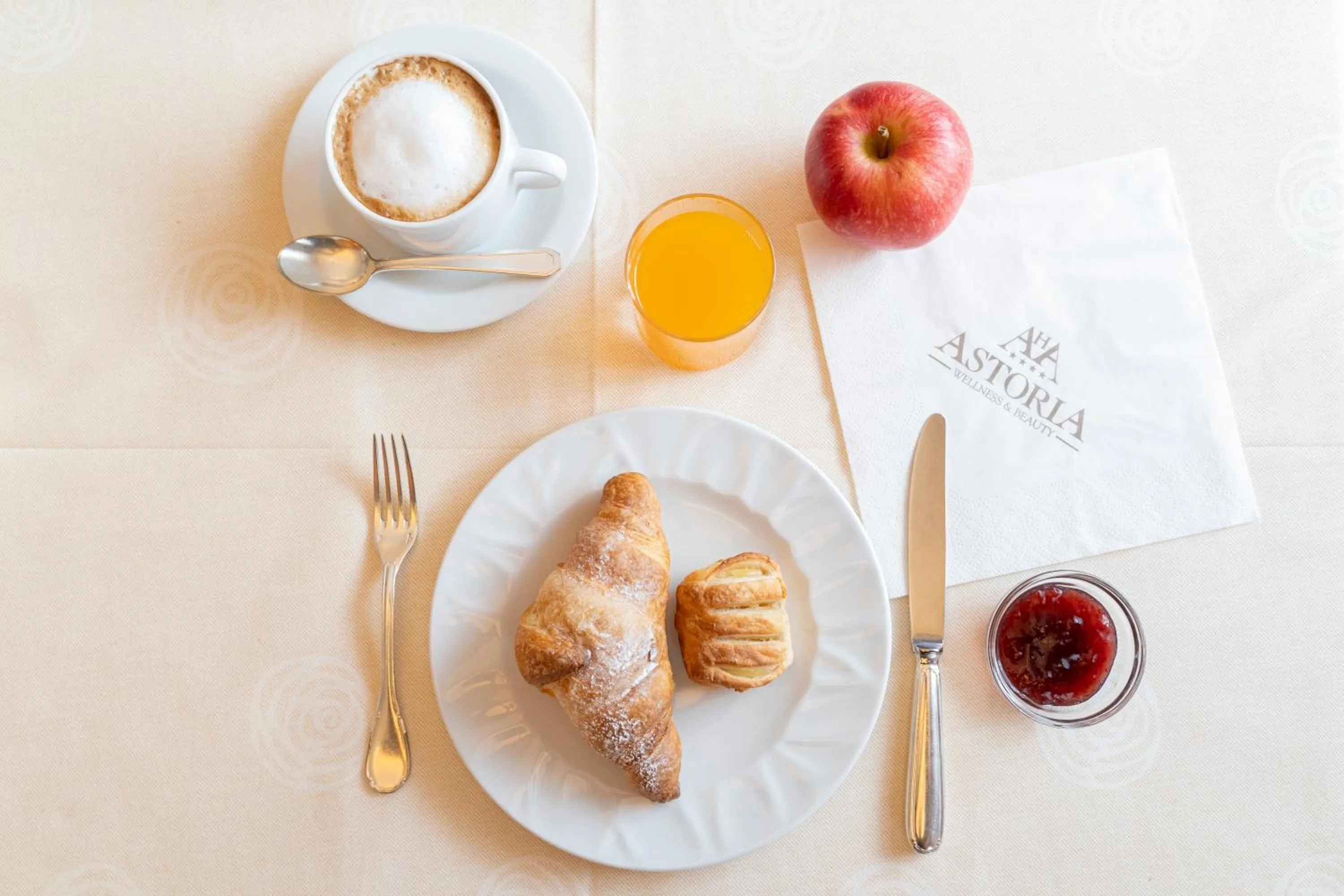 Restaurant/places to eat in Hotel Astoria