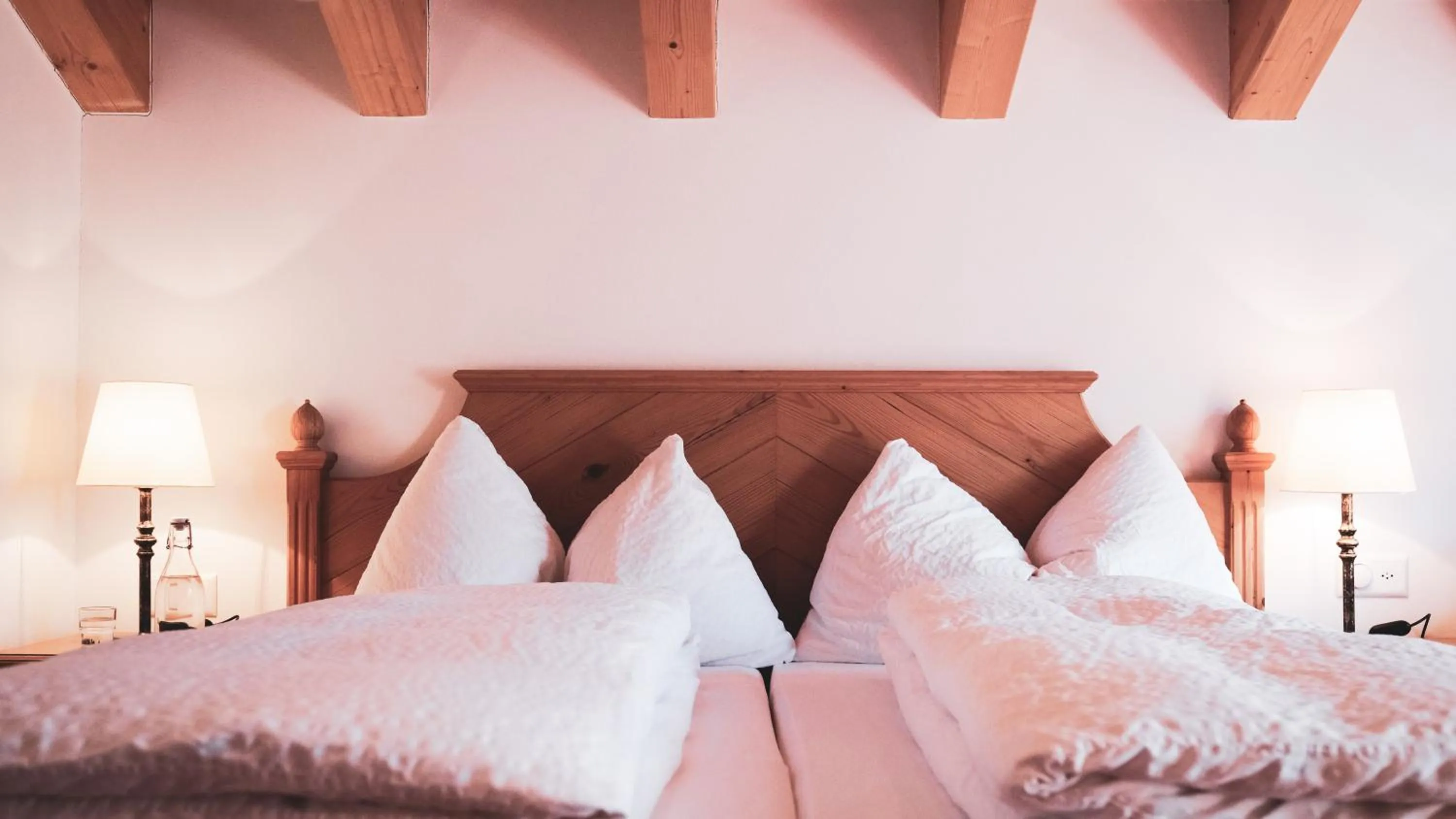 Photo of the whole room, Bed in Mountain Paradise