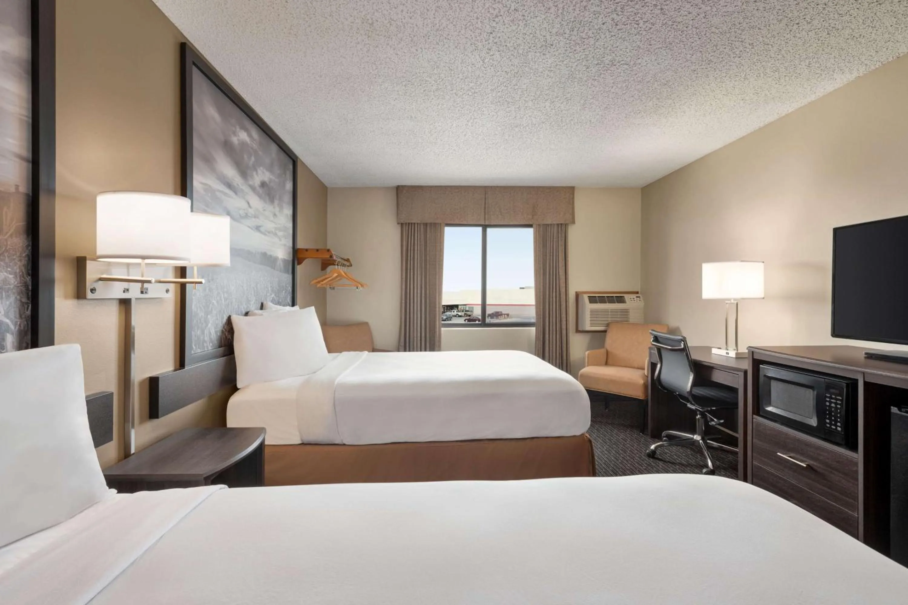 Photo of the whole room, Bed in Super 8 by Wyndham Lincoln North