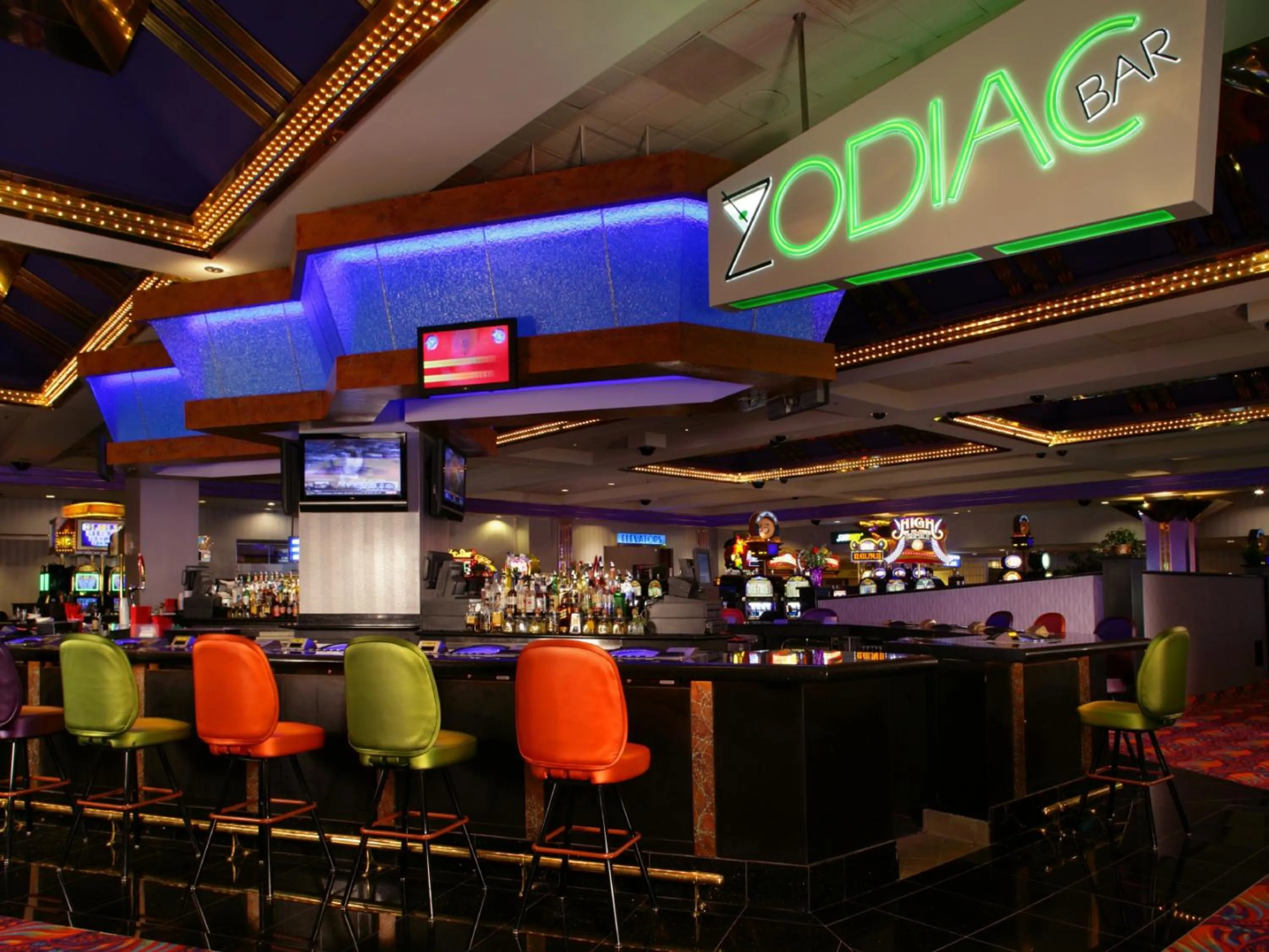 Lounge or bar in Aquarius Casino Resort